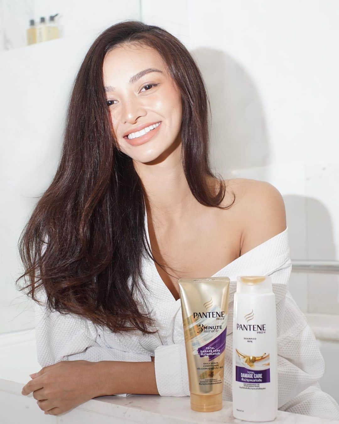 カイリー・バーゾサさんのインスタグラム写真 - (カイリー・バーゾサInstagram)「I love that Its been so easy to maintain my long hair these days thanks to @panetenephilippines. I used to think hair damage was just something I needed to repair because it was a normal occurrence. But now I've leveled up and learned that damage is something I can prevent with Pantene Long Hair Solutions Total Damage Care regimen! 🧖🏼‍♀️💜  #PantenePH #PanteneLongHairSolutions」12月3日 13時46分 - kylieverzosa