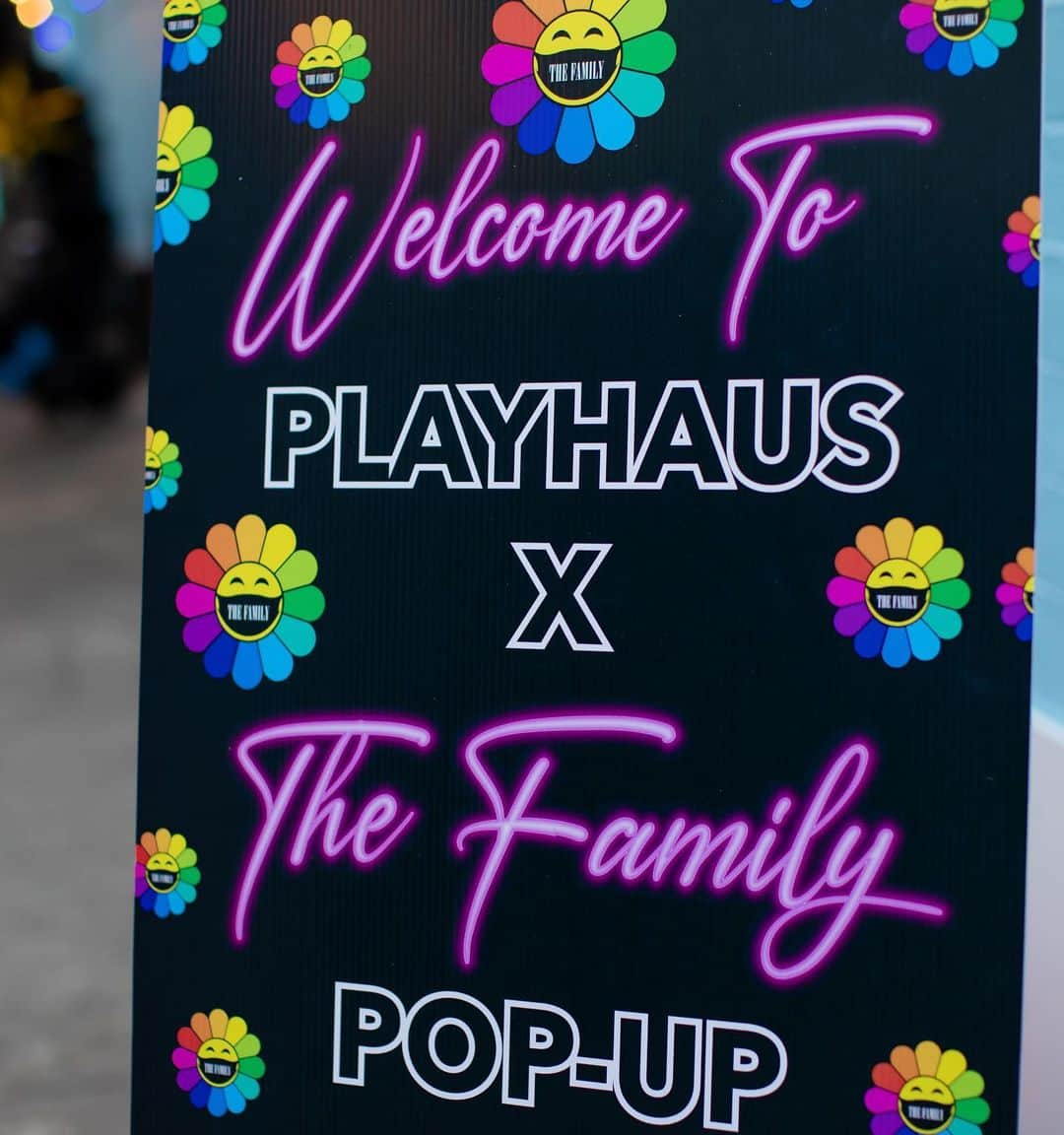 ファボラスさんのインスタグラム写真 - (ファボラスInstagram)「Congrats to my girl @julesoxo on the new pop up installation @playhaus.two!! You did your thing & always show me & #TheFamily hospitality when we come to Houston!! 🤘🏾💯  #PlayHausTwo」12月3日 14時12分 - myfabolouslife