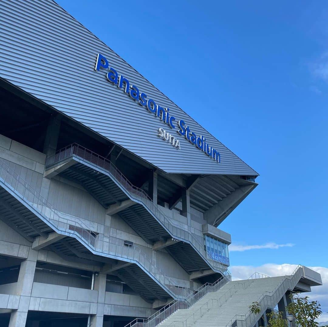 太田吉彰さんのインスタグラム写真 - (太田吉彰Instagram)「大阪に。  ガンバ大阪　新里亮選手。　 久しぶりに会った。 元気そうでよかった！　　  現役時代にお世話になった人にも会えてよかった。　 ありがとうございました。  #アスリート支援 #neutralマウスガード  #ガンバ大阪  #ジュビロ磐田  #新里亮  選手」12月3日 14時35分 - yoshiakiohta09