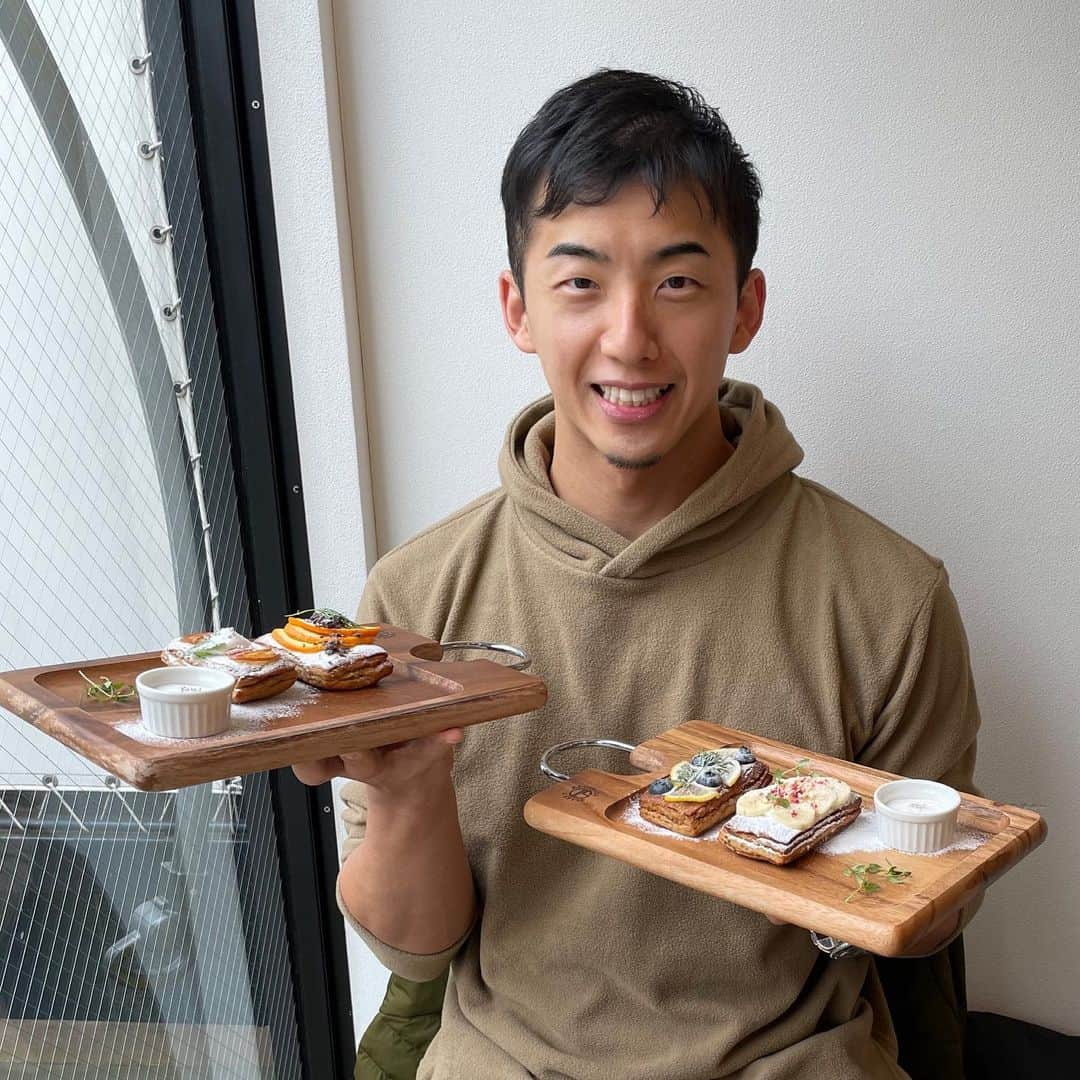 徳南堅太さんのインスタグラム写真 - (徳南堅太Instagram)「ベースフードカフェに行ってきました☕️  恵比寿駅から徒歩圏内に @basefood_tokyo のPOPUPカフェがオープンしております☕️  期間 2020年11月24日(火)〜12月23日（水）  場所 恵比寿コンテナ　所在地：東京都渋谷区恵比寿西1-4-5 (恵比寿駅 徒歩約3分）  営業時間 月〜土 9:00〜21:00 / 日 11:00〜21:00（L.O. 20:30）  完全栄養食とはどんなものか🙄 とフラッと行ってみるのもあり🙋‍♂️ 映え狙いもあり📸  #base #food #cafe #ベースフード #ambassador #バランス #basebread #basefood #ebisu #恵比寿 #cafe #カフェ #instafood #ばえ #映え #インスタ映え #インスタ映えスポット #コンテナ #container #完全 #栄養 #食 #likelike」12月3日 14時43分 - tokunan