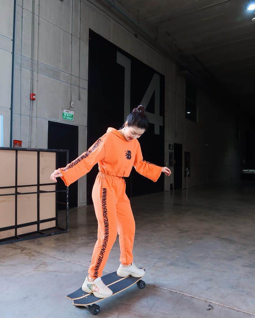GYEON SEOのインスタグラム：「_* 🛹🛹🛹 . . @burnskin_official」