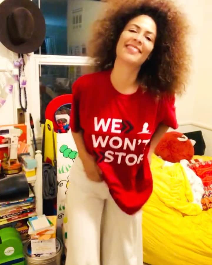 ヤスミン・アル＝マスリーのインスタグラム：「I’m proud to be supporting the @StJude kids this holiday season. #StJudeWontStop until no child dies from cancer. Please join me and get your very own shirt at wewontstop.org 👶🏿👶🏾👶🏽👶🏼👶🏻👶」