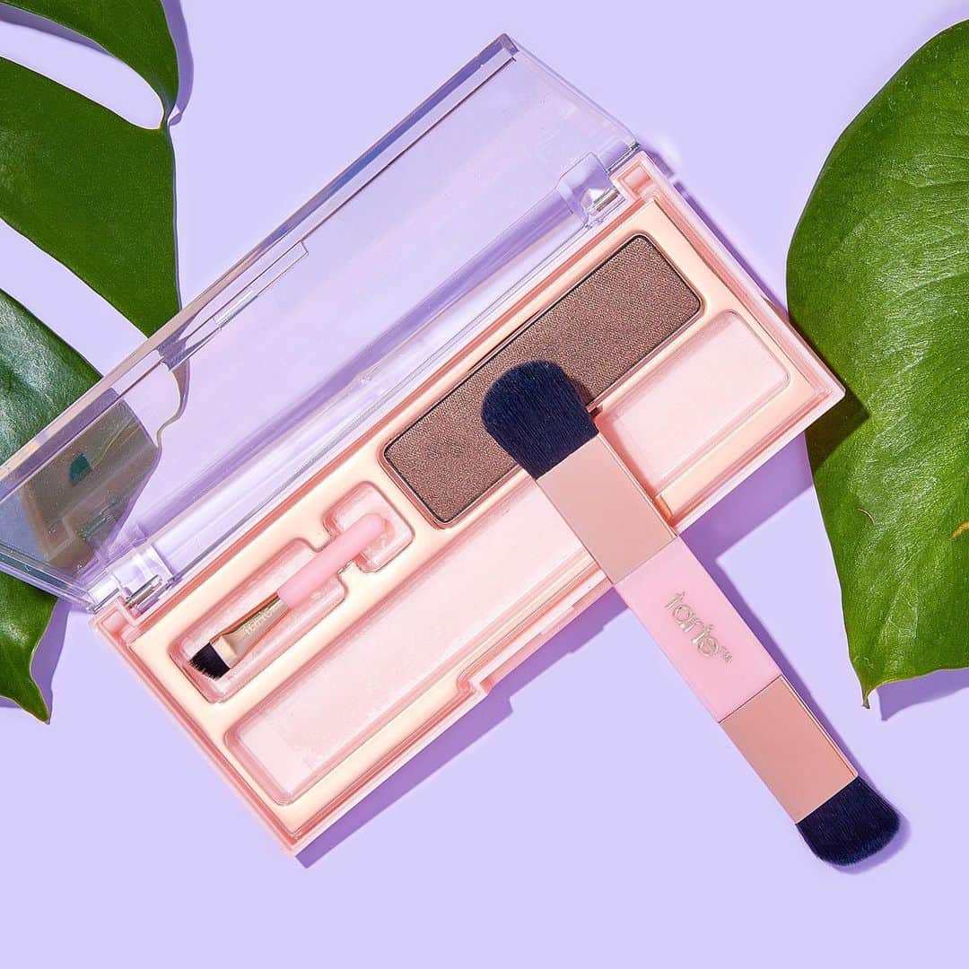 Tarte Cosmeticsさんのインスタグラム写真 - (Tarte CosmeticsInstagram)「⭐️HOT DEALS ALERT⭐️ We just launched TWO instant at-home beauty faves EXCLUSIVELY @QVC with our NEW @sugarrush lash smoothie volumizing hemp mascara & NEW Amazonian clay brow & root camo kit! 🌱  lash smoothie volumizing hemp mascara: infused with our green queen™ complex: 6+ conditioning oil blend of hemp, castor, coconut, kiwi, avocado & baobab + plant waxes for instant fuller & lifted lashes - get 2 for ONLY $30 USD ($46 USD value) 🌱 Amazonian clay brow & root camo kit: your colorist in a compact to fill in brows, thinning hairline & gaps PLUS covers greys & dark roots - get 2 brow kits for ONLY $32 USD ($58 USD value) & comes with double-ended brush! Link in bio to shop! #crueltyfree #qvc」12月3日 15時01分 - tartecosmetics