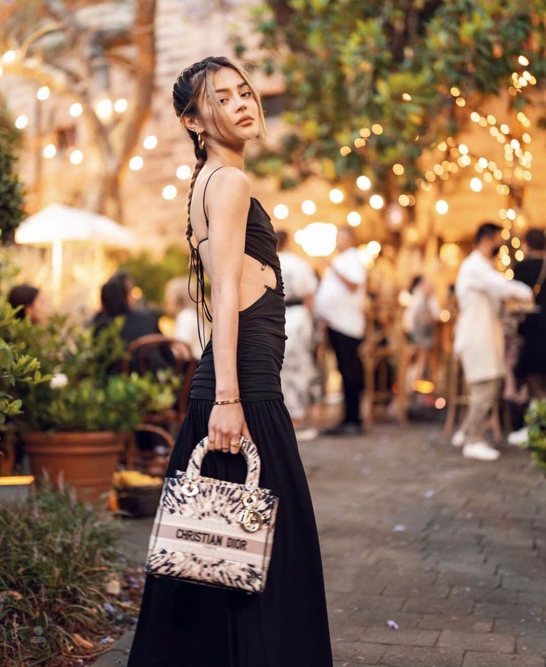 ベック&ブリッジのインスタグラム：「@lilymaymac in the minx midi from our Resort '21 collection, Havana. Online + in stores #becandbridge」