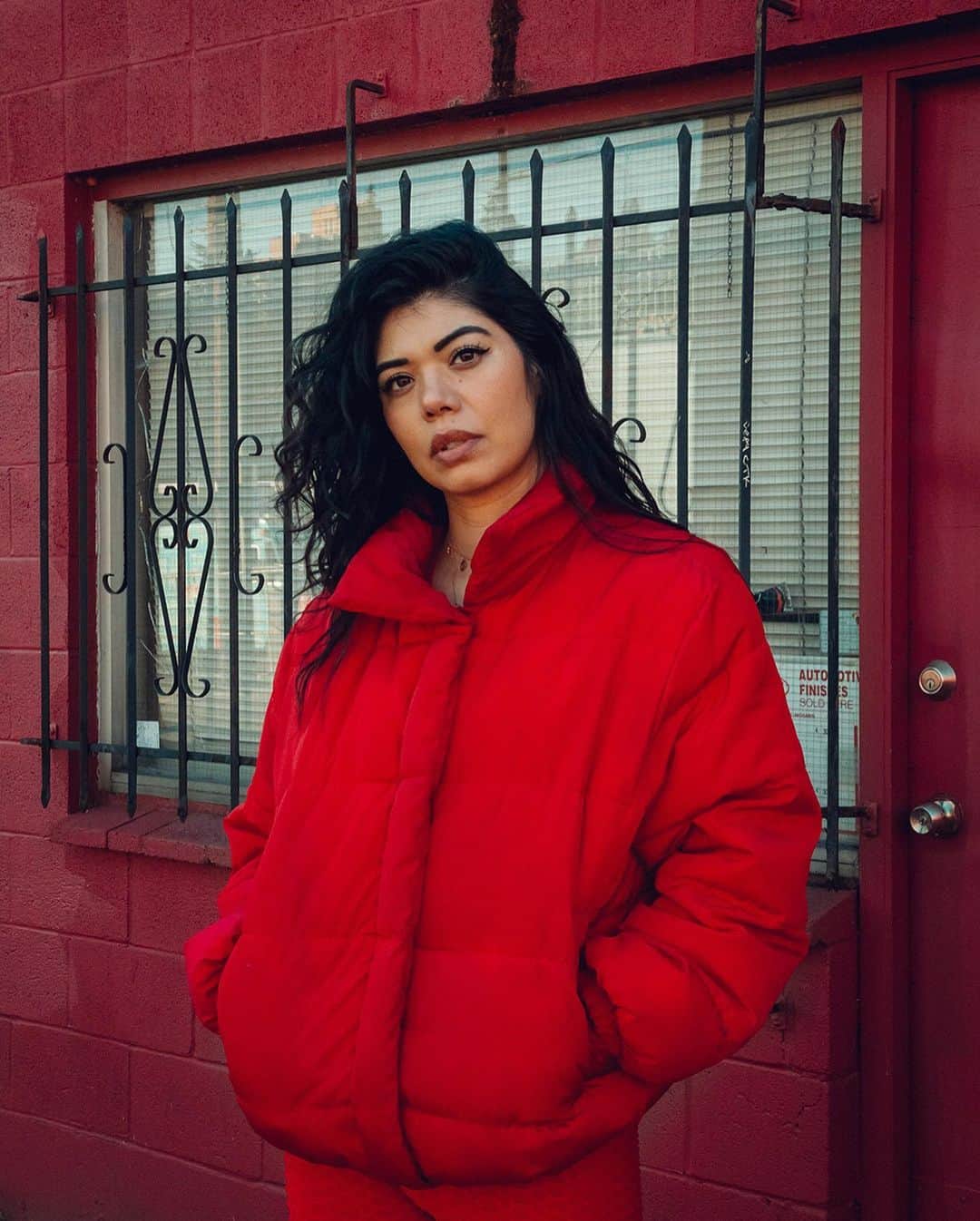 appleさんのインスタグラム写真 - (appleInstagram)「Commissioned by Apple. "I was born with thrombocytopenia absent radius syndrome, or TAR Syndrome, which means I'm missing the radius bone in both my arms. I think my disability gave me the confidence to explore my own unique way of looking at the world. My worldview is one where I’m always looking for beauty wherever I can find it, in places that people might sometimes miss. Don’t underestimate the immense value of your one-of-a-kind perspective. There’s only one you and that is your superpower.” ShotoniPhone 12 by Jordan N. @jordanloves.life for Int'l Day of Persons with Disabilities」12月4日 2時02分 - apple