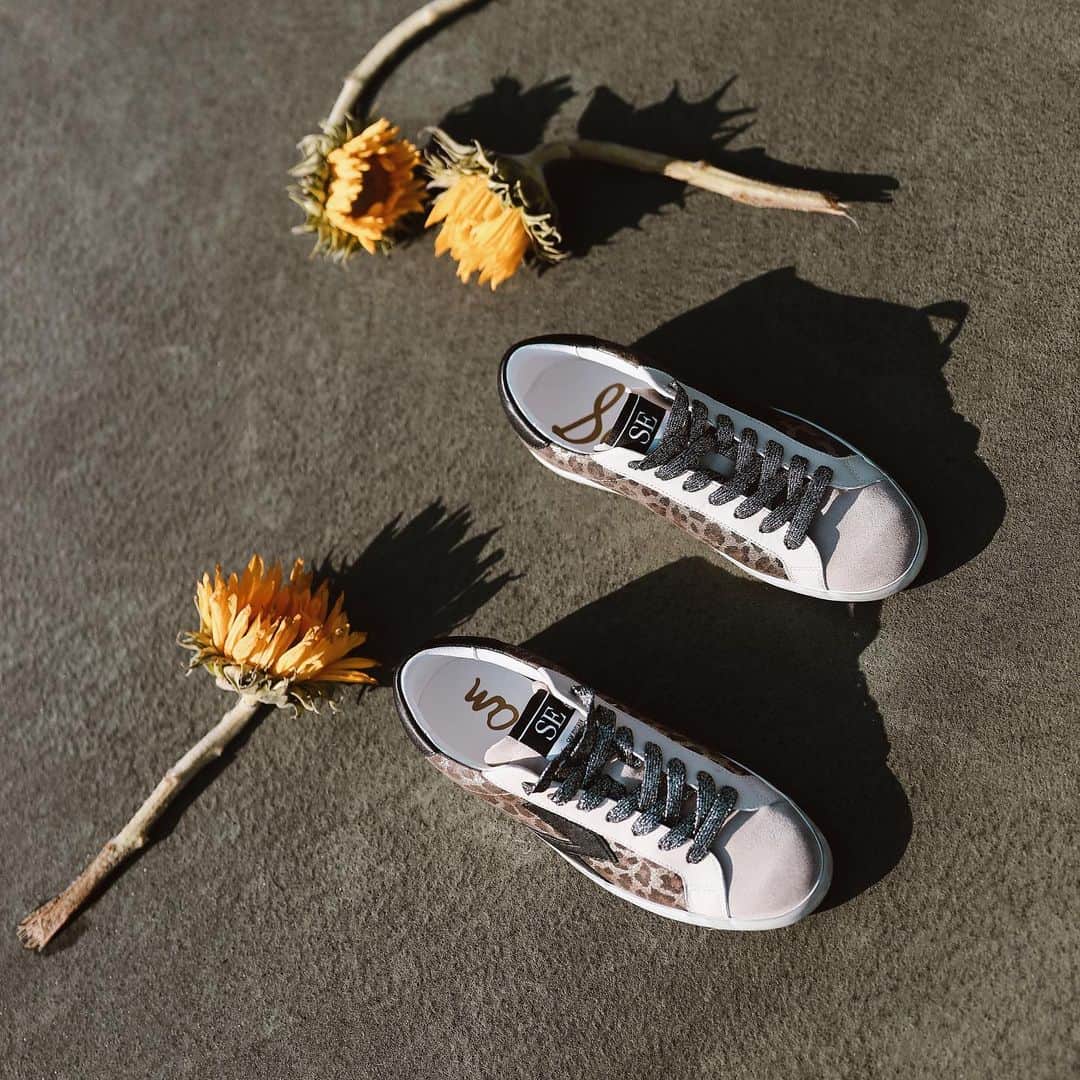 サムエデルマンのインスタグラム：「Make a statement in the ARESON   #SamEdelman #SamSneakers #Fall2020」