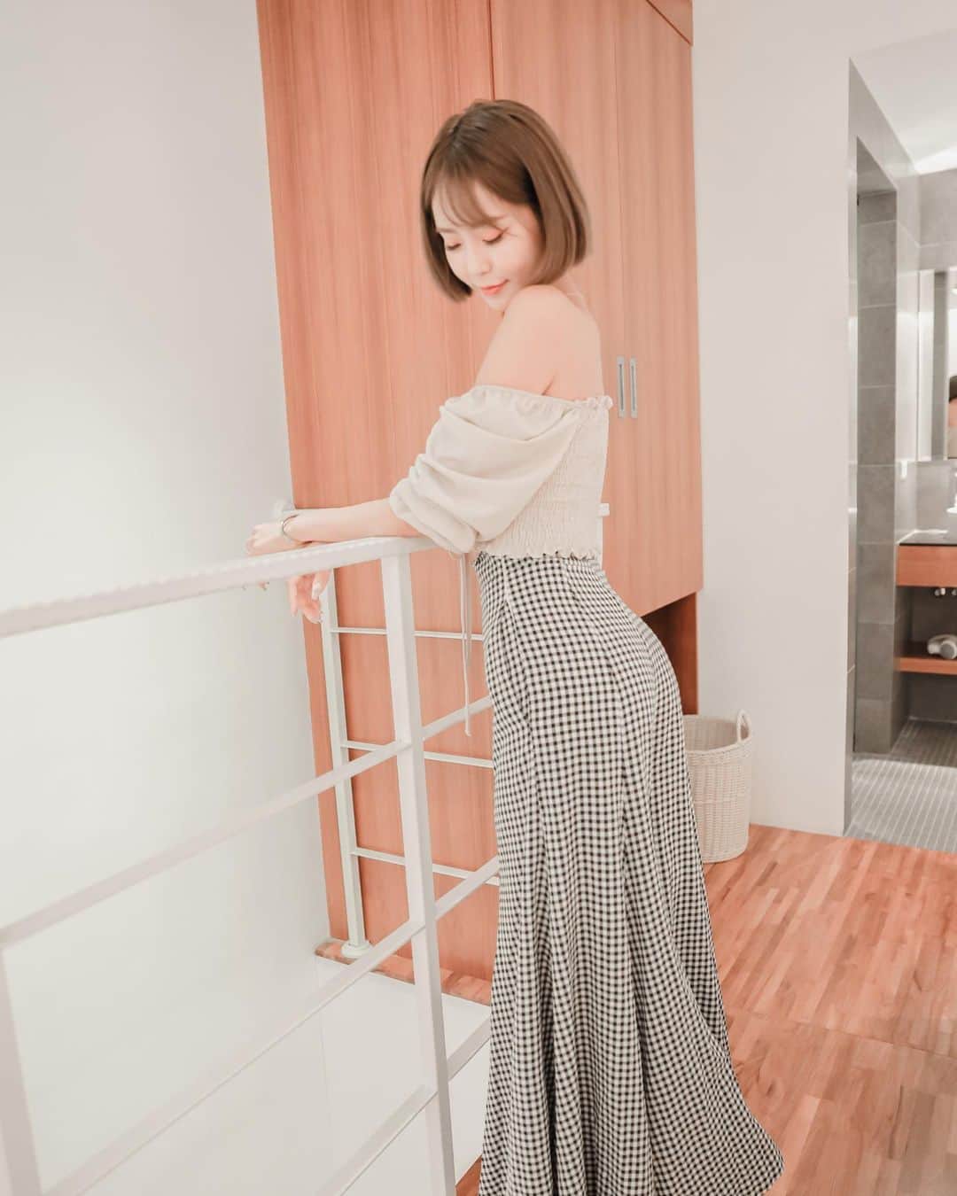 小雪（Winnie）さんのインスタグラム写真 - (小雪（Winnie）Instagram)「今年數不清，來了幾次墾丁❤️ #一家去完想再去入住的民宿 👏🏻 #真心大推🔥 . 來這麼多次墾丁，第一次住在後灣，每次來都是往墾丁大街跑，這次選擇了坐落於後灣的#後面有灣民宿，遠離了充滿商業氣息的觀光景點，靜下心來享受著純樸的美好😊 . 一進入民宿管家就像我們介紹了民宿的設計並帶我們到入住的#樓中樓套房，從裡面的設施就能知道民宿老闆的用心，冰箱放了氣泡水礦泉水可樂雪碧各種飲料，還準備了泡麵和各式零食要招待給客人 . 隔天的早餐也是管家準備好送來房間給我們，雖然不是自助式吃到飽的，但每樣食材都很新鮮美味份量也是很充足 . 可惜這次沒住到有戶外泳池的雙人房型下次一定要來體驗一下❤️  . 家人們還說要再來玩，也很適合一群朋友、家人包棟喔！ #這間我和家人都超愛😘👍🏻  民宿- 墾丁後面有彎 @hooopeinn  房型:山景樓中樓四人房 地址:944屏東縣車城鄉後灣路34號  #墾丁#後面有彎#民宿#大推  #收藏#口袋名單#分享」12月4日 0時43分 - siawase726