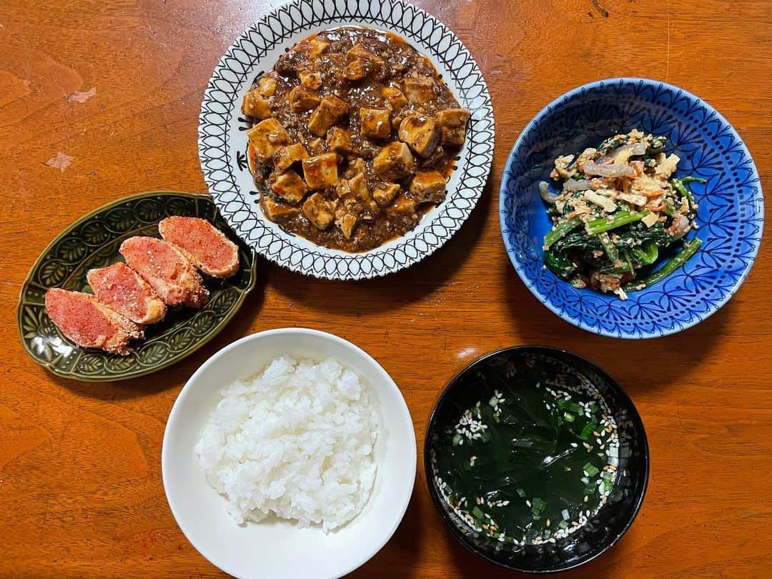 小林拓一郎さんのインスタグラム写真 - (小林拓一郎Instagram)「一汁三菜を意識して構成してみたコンビニ飯。  #ご飯とインスタントスープは家で用意 #料理の見た目の重要性 #どれも味のレベルが高いんじゃ」12月4日 0時49分 - kobataku33