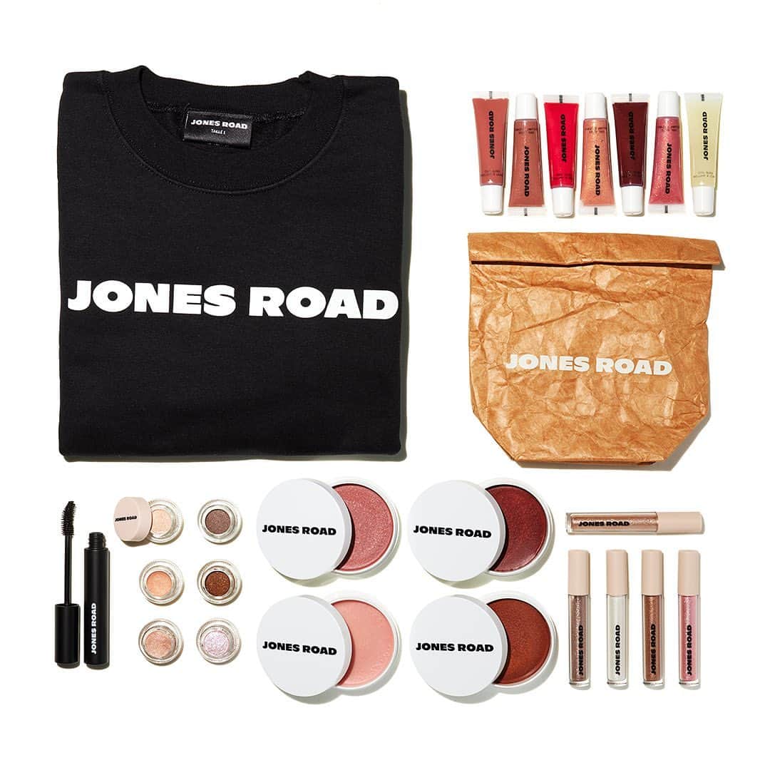 ボビー・ブラウンのインスタグラム：「Inside the everything box available at @jonesroadbeauty the ultimate holiday gift. We promise everyone we’re working around the clock on international shipping! And getting Dusty Rose Miracle Balm back in January. And the starter kit! Never expected to sell thru so fast. Grateful you love. Thank you for your patience.」