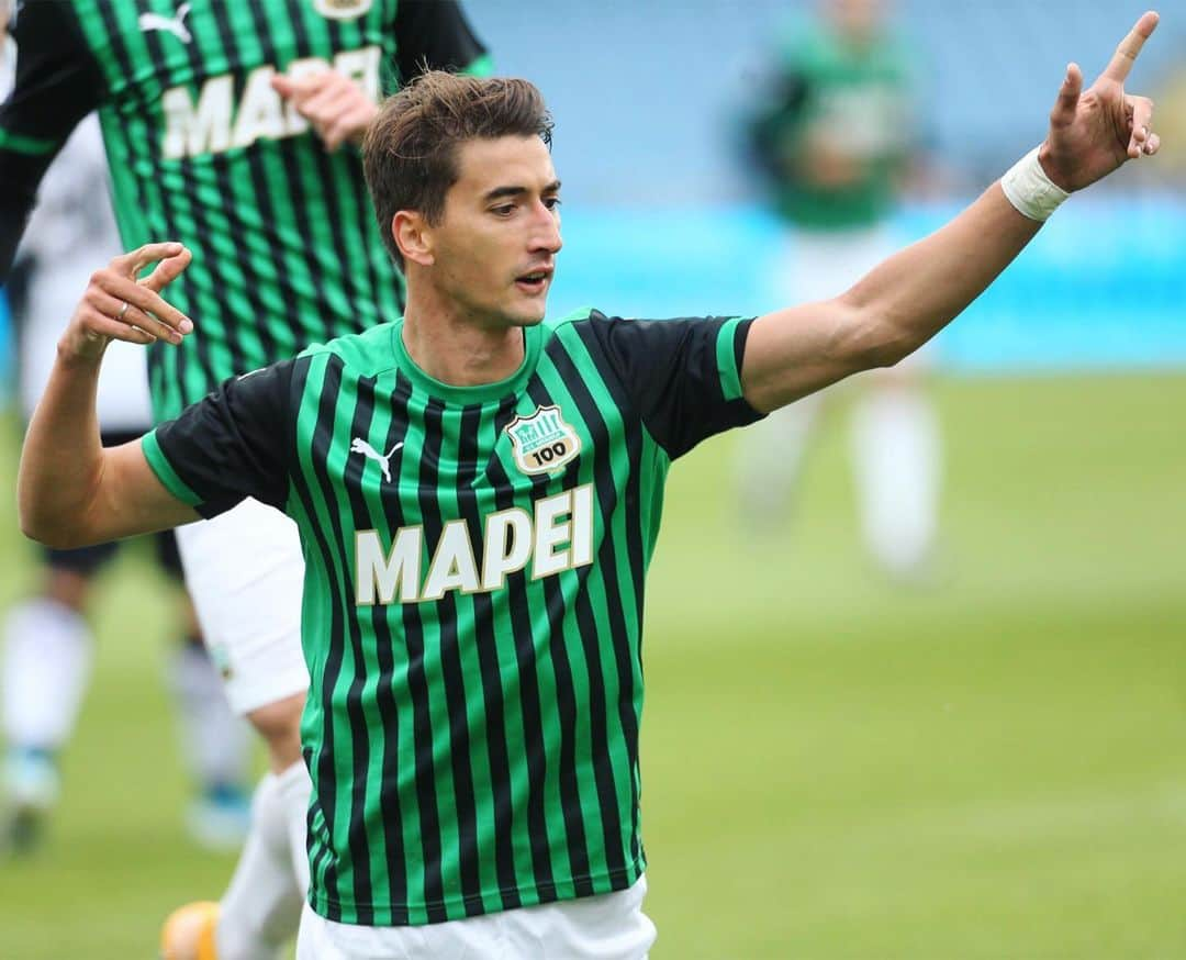 USサッスオーロ・カルチョさんのインスタグラム写真 - (USサッスオーロ・カルチョInstagram)「Fiocco azzurro al Sassuolo Calcio: benvenuto Matija #Djuricic! 🖤💚  Tantissimi auguri a mamma Marija, a papà Filip e ai fratellini Djurdja e Konstantin 🎉  #ForzaSasol」12月4日 0時56分 - sassuolocalcio