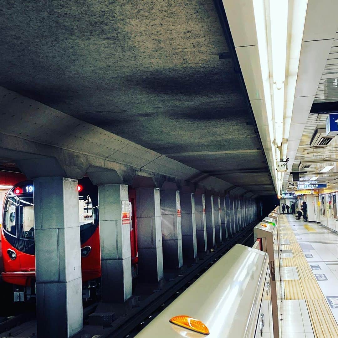 上田祥子さんのインスタグラム写真 - (上田祥子Instagram)「#地下鉄　#丸の内線」12月4日 0時58分 - uedasachikoinsta