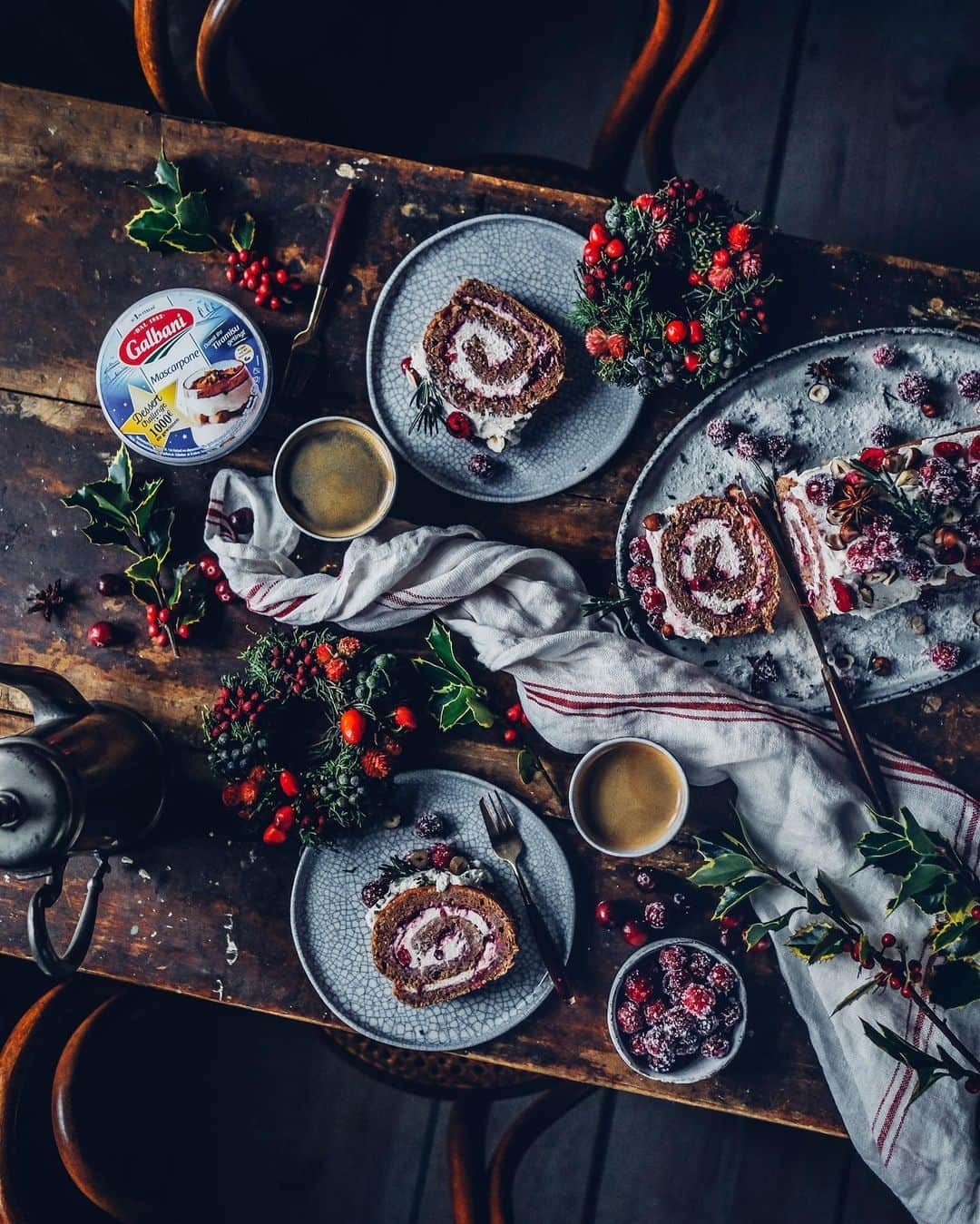 Our Food Storiesさんのインスタグラム写真 - (Our Food StoriesInstagram)「Werbung|Advertisement We teamed up with @galbani_de to create this delicious gluten-free christmas swiss roll 🎄❤. If you love mascarpone as much as we do and want to win 1000 Euro you can take part in the #galbanimascarponechallenge - all you have to do is post your favorite dessert with Galbani Mascarpone under this hashtag or send your favorite recipe picture via email. The conditions of participation you find @galbani_de. Good luck guys. And of course we want to share our favorite recipe with you too - Nora made this wonderful gluten-free hazelnut christmas swiss roll with lingonberry jam, mascarpone cream, sugared cranberries and rosemary, you can find the recipe in the comments 🤗🌟  ____ #galbani #swissroll #christmasrecipe #christmasbaking #biskuitrolle #christmasdecor #glutenfri #glutenfrei #glutenfreerecipes #glutenfreechristmas #germanfoodblogger #foodstylist #foodphotographer #onthetable #gatheringslikethese #momentslikethese #bakinglove」12月4日 1時19分 - _foodstories_