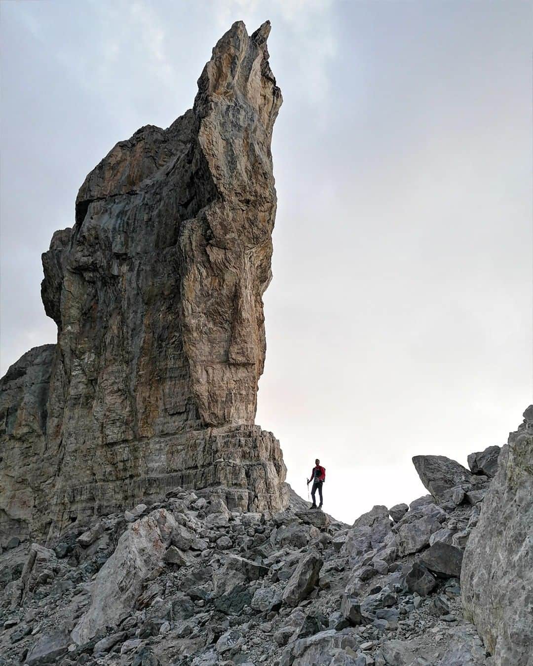 ミレーのインスタグラム：「There is nothing actually more mesmerizing than nature itself.  Can you name this one-of-a-kind rock in front of which stands @ekaitzmaiz?  📷  T. Lizarraga  #MilletRiseUp」