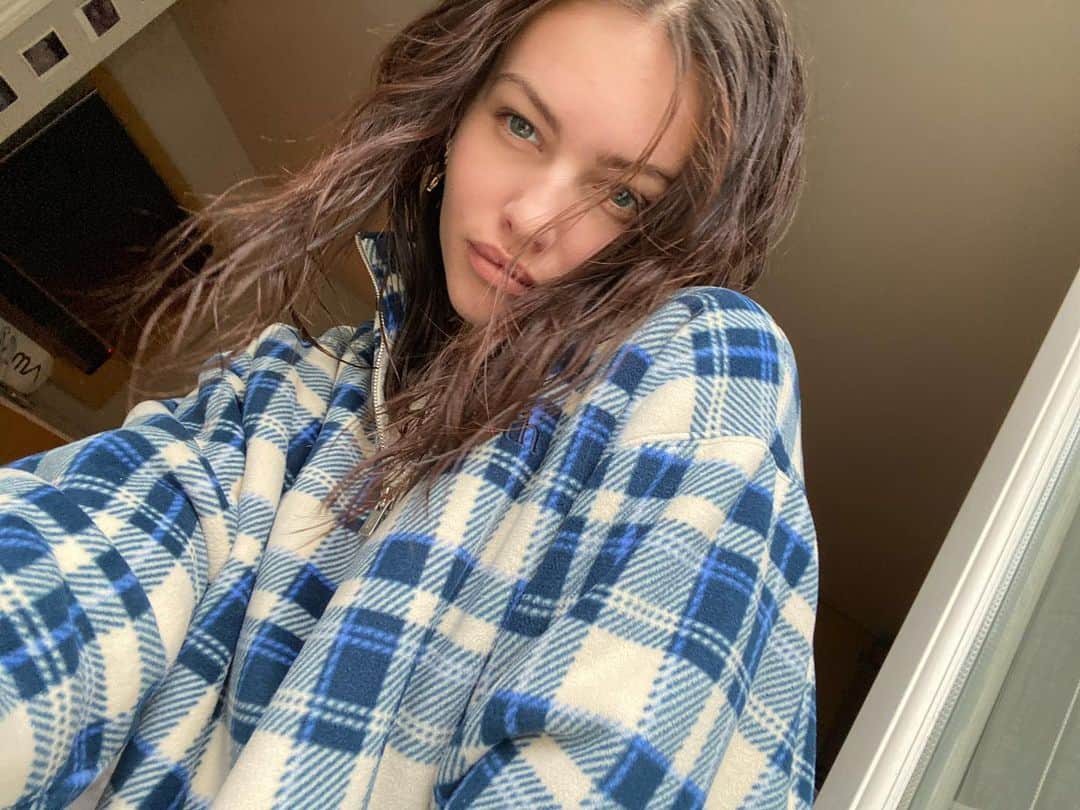 ティラーヌ・ブロンドーのインスタグラム：「💙💙 @lanasawiris @kith」