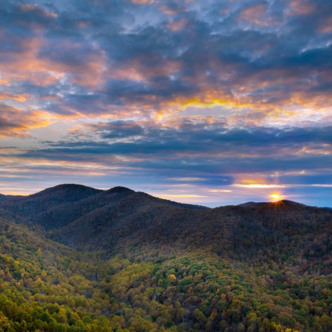 アメリカ内務省さんのインスタグラム写真 - (アメリカ内務省Instagram)「For 105 miles, Skyline Drive curves along mountain crests through Shenandoah National Park in #Virginia. Those Blue Ridge Mountains provide some of the most majestic scenery in the country. With 70 overlooks and a 35 mph speed limit, you can take your time. As one of the most beautiful drives, we aim to keep it safe and enjoyable. Through funds from the Great American Outdoors Act, the National Park Service will invest in pavement preservation along #SkylineDrive. This will ensure we can keep road-tripping through this incredible park. Photo @shenandoahnps by Saurabh Ray (www.sharetheexperience.org). #usinterior #shenandoahnationalpark」12月4日 1時39分 - usinterior