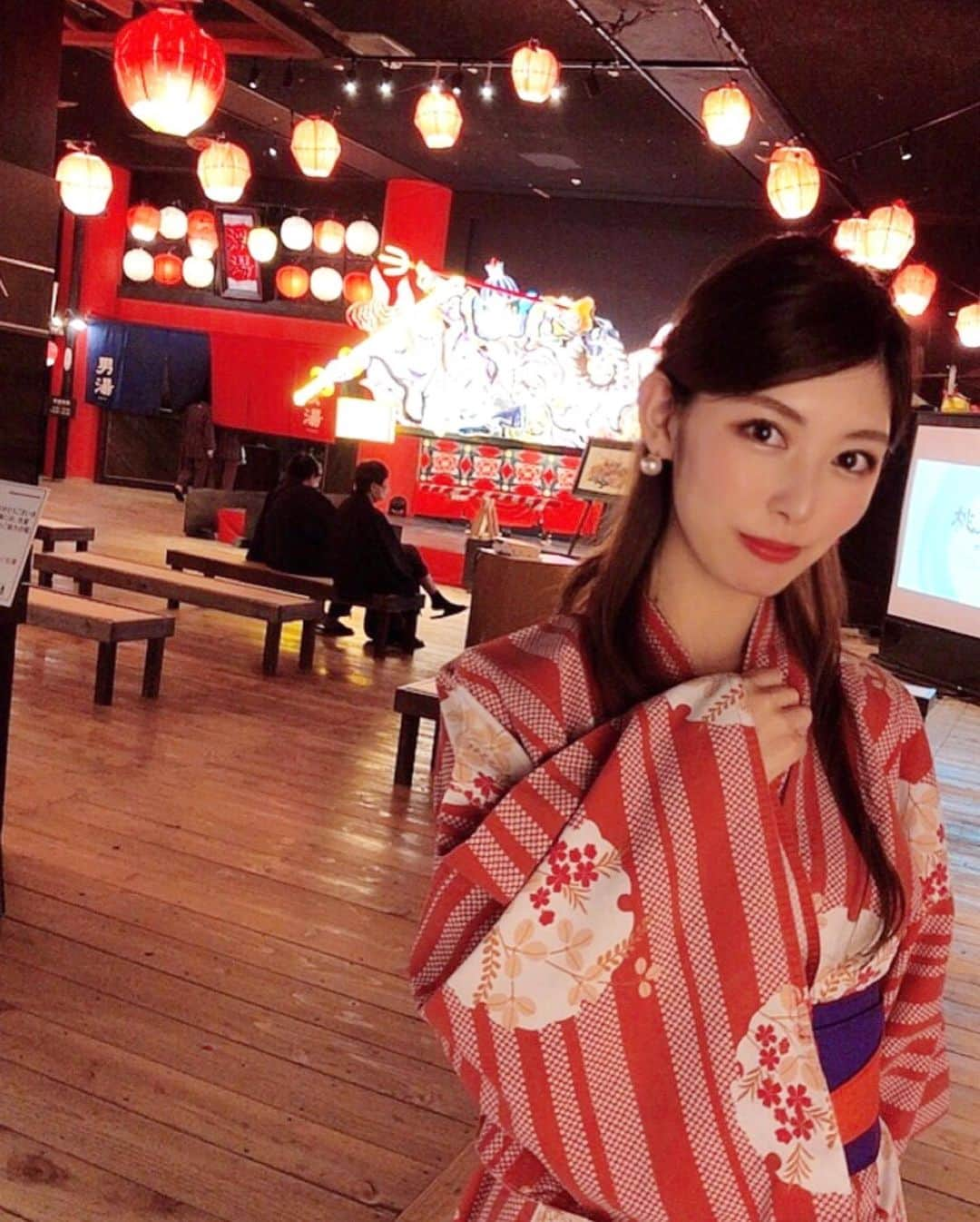 橘ゆりかさんのインスタグラム写真 - (橘ゆりかInstagram)「🍎👹👘﻿ ﻿ 星野リゾート 青森屋さんへ行ってきたよ〜🧡﻿ ﻿ 撮影で周りきれないくらい館内にアクティビティがたくさんあって青森の楽しいことがぎゅーっと詰まってました☺️﻿ ﻿ りんご灯篭かわいくてきれいだったなぁ🍎🏮﻿ ﻿ あとは青森のねぶた祭りや、地域ならではのお祭りを再現したショーが凄い迫力で心躍りました💥﻿ ﻿ すでにテレビ放送は終わったのでYouTubeから見て旅行気分を味わってね〜✈️﻿ ﻿ ﻿ ﻿ YouTube #いい福みつけ旅 検索してください🍏﻿ TVN奈良テレビ放送  毎週水曜日 23:58〜 放送中❣️﻿ ﻿ ﻿ #青森旅行 #星野リゾート #青森屋 #青森観光 #浴衣 #橘ゆりか #ねぶた祭り #提灯 #りんご #温泉旅行  #aomori #hoshinoresorts #ig_japan  #🍎 #🏮#👘」12月4日 1時42分 - yuricalcal