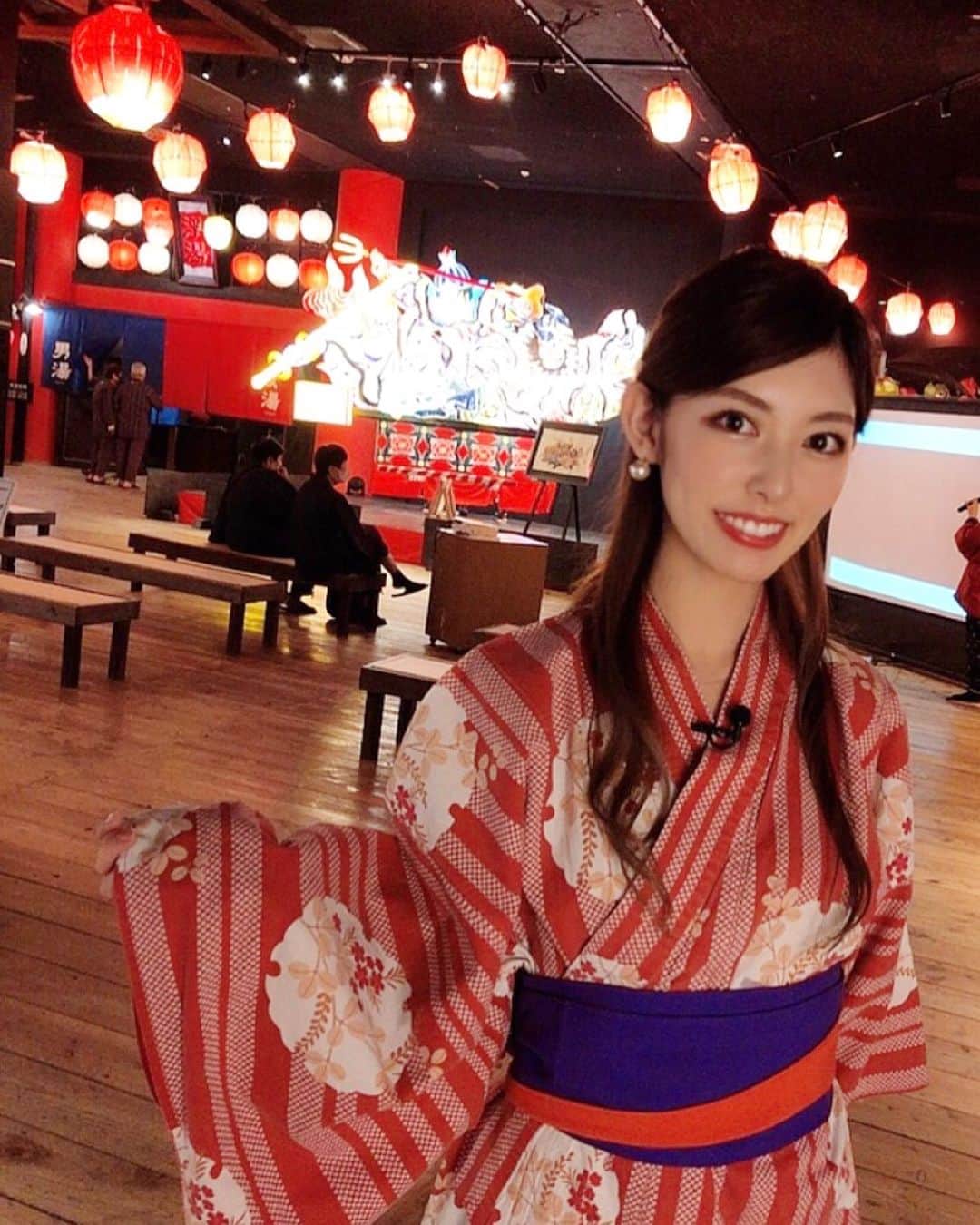 橘ゆりかのインスタグラム：「🍎👹👘﻿ ﻿ 星野リゾート 青森屋さんへ行ってきたよ〜🧡﻿ ﻿ 撮影で周りきれないくらい館内にアクティビティがたくさんあって青森の楽しいことがぎゅーっと詰まってました☺️﻿ ﻿ りんご灯篭かわいくてきれいだったなぁ🍎🏮﻿ ﻿ あとは青森のねぶた祭りや、地域ならではのお祭りを再現したショーが凄い迫力で心躍りました💥﻿ ﻿ すでにテレビ放送は終わったのでYouTubeから見て旅行気分を味わってね〜✈️﻿ ﻿ ﻿ ﻿ YouTube #いい福みつけ旅 検索してください🍏﻿ TVN奈良テレビ放送  毎週水曜日 23:58〜 放送中❣️﻿ ﻿ ﻿ #青森旅行 #星野リゾート #青森屋 #青森観光 #浴衣 #橘ゆりか #ねぶた祭り #提灯 #りんご #温泉旅行  #aomori #hoshinoresorts #ig_japan  #🍎 #🏮#👘」