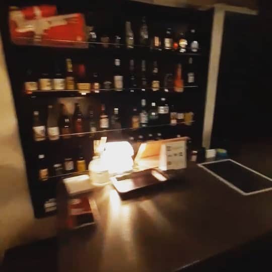 三上玲奈のインスタグラム：「お待たせしました🏌️‍♀️ 赤坂に新しくできたシュミレーションゴルフluxuryルーム紹介です❤️  昼11時〜朝5時迄営業😁 専用バーカウンターにカラオケ完備❣️  料金は1時間💰税込2750円〜 で超絶お手頃🥺  🎉パーティープラン🎉 では【2時間打って、歌って、食べて…飲み放題】も🤣  お鍋、おでん、たこ焼きなどが楽しめて最高❤️  是非チェックしてみてね👇   @simulation.golf.bar  #シュミレーションゴルフ　#ゴルフ女子　#ゴルフ　#golf #gold32 #忘年会」