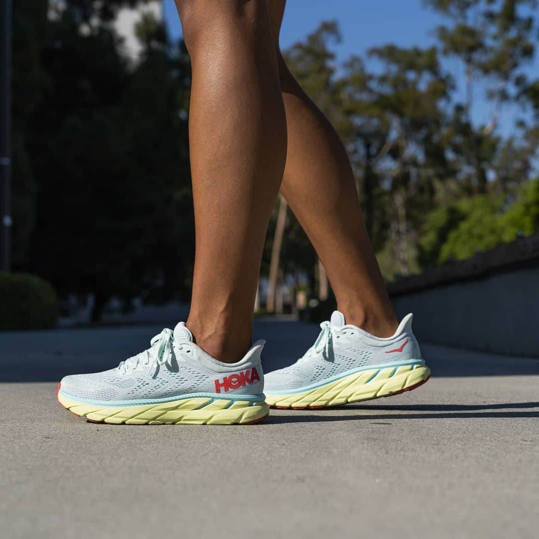 ホカオネオネのインスタグラム：「Your beloved Clifton 7, now available in NEW colors!  Visit the link in our bio to shop all the updated colorways in this lightweight fan-favorite. #TimeToFly」