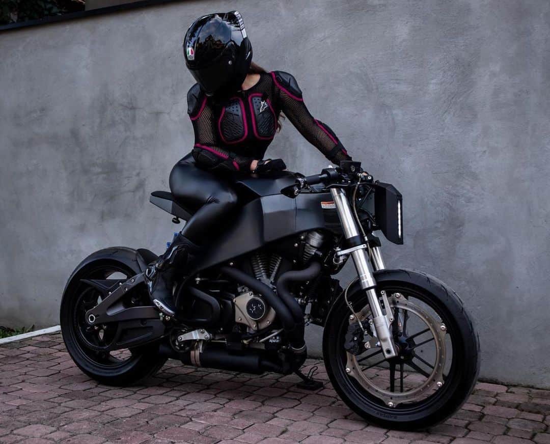 epidemic_motorsさんのインスタグラム写真 - (epidemic_motorsInstagram)「Girly vibe no doubt 👩🏿‍🎤 @garage12motors  Collab  project design with @filip_fmplay. Original bike: Buell XB12R Rider: @marayable   ________________________________________________________________________#buell #buellxb12r #buellcustom #predator #predatorbike #bmwcaferacer #yamahacaferacer #yamahacaferacers #yamahaxj6 #caferacer #custom #custommotorcycle #kaferacers #yamahabratstyle #brat #bratstyle #vintage #classiccars #classicmotorcycle #bratcafe #biker #bikers #motorcycle #motorcyclesofinstagram #garage#caferacerlovers #streetcafe #epidemic_motors #bmwcustom」12月4日 1時46分 - epidemic_motors