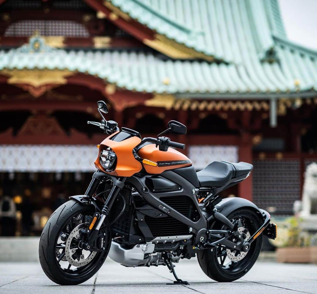 Harley-Davidson Japanさんのインスタグラム写真 - (Harley-Davidson JapanInstagram)「New World, New Thrills. #ハーレー #harley #ハーレーダビッドソン #harleydavidson #バイク #bike #オートバイ #motorcycle #ライブワイヤー #LiveWire #elw #電動スポーツバイク #electricsportbike #ev #スリル #thrills #神田明神 #kandamyojin #東京 #tokyo #2020 #自由 #freedom」12月4日 1時47分 - harleydavidsonjapan