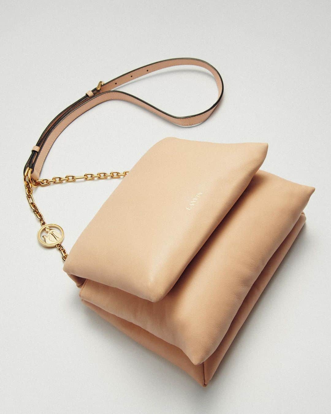 ランバンのインスタグラム：「Sugar: the new Lanvin bag. #LanvinSugarBag」
