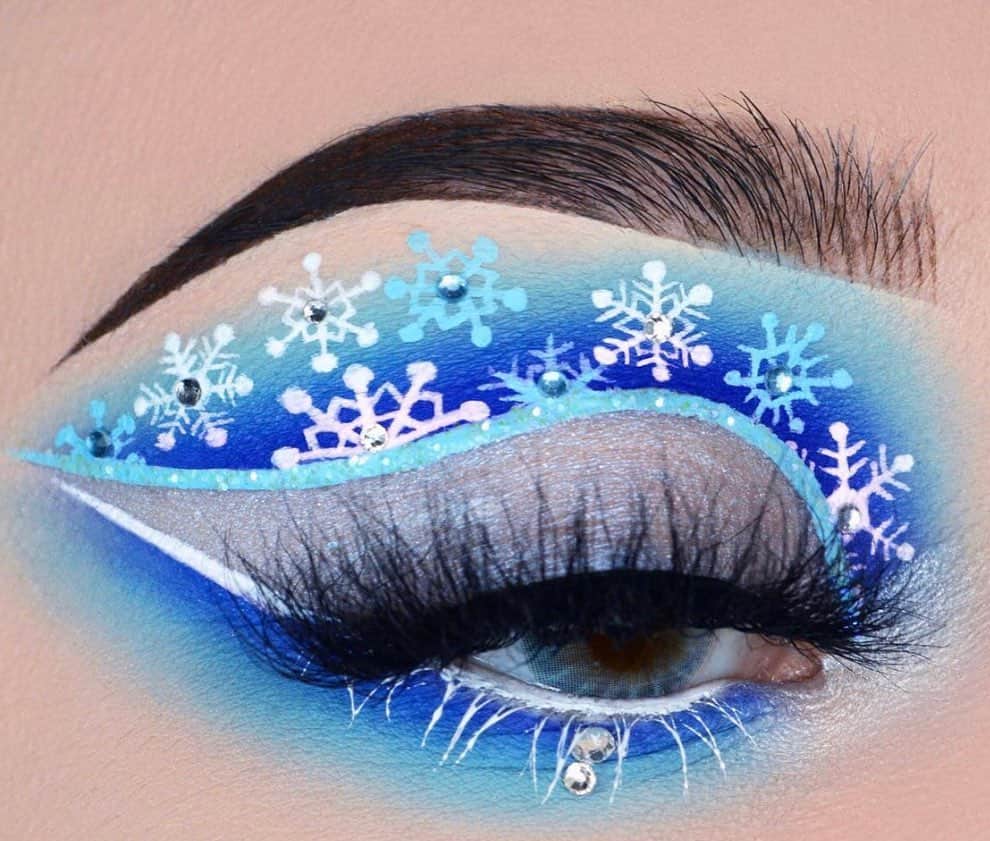 Jeffree Star Cosmeticsさんのインスタグラム写真 - (Jeffree Star CosmeticsInstagram)「Baby it’s cold outside💙 @deserthoney_ used our #BLUEBLOOD palette to create this look 🌟 #jeffreestarcosmetics」12月4日 1時50分 - jeffreestarcosmetics