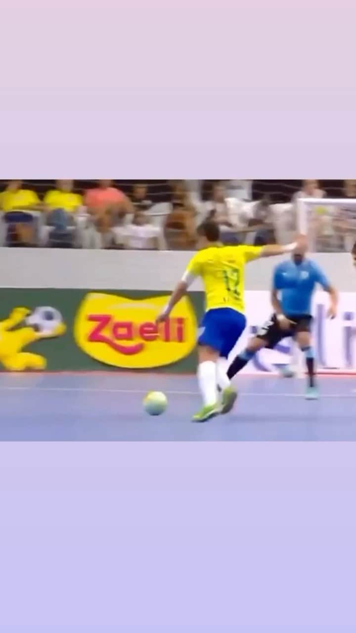 アレッサンドロ・ローザ・ヴィエイラのインスタグラム：「#TBT 🇧🇷 🥅✅」