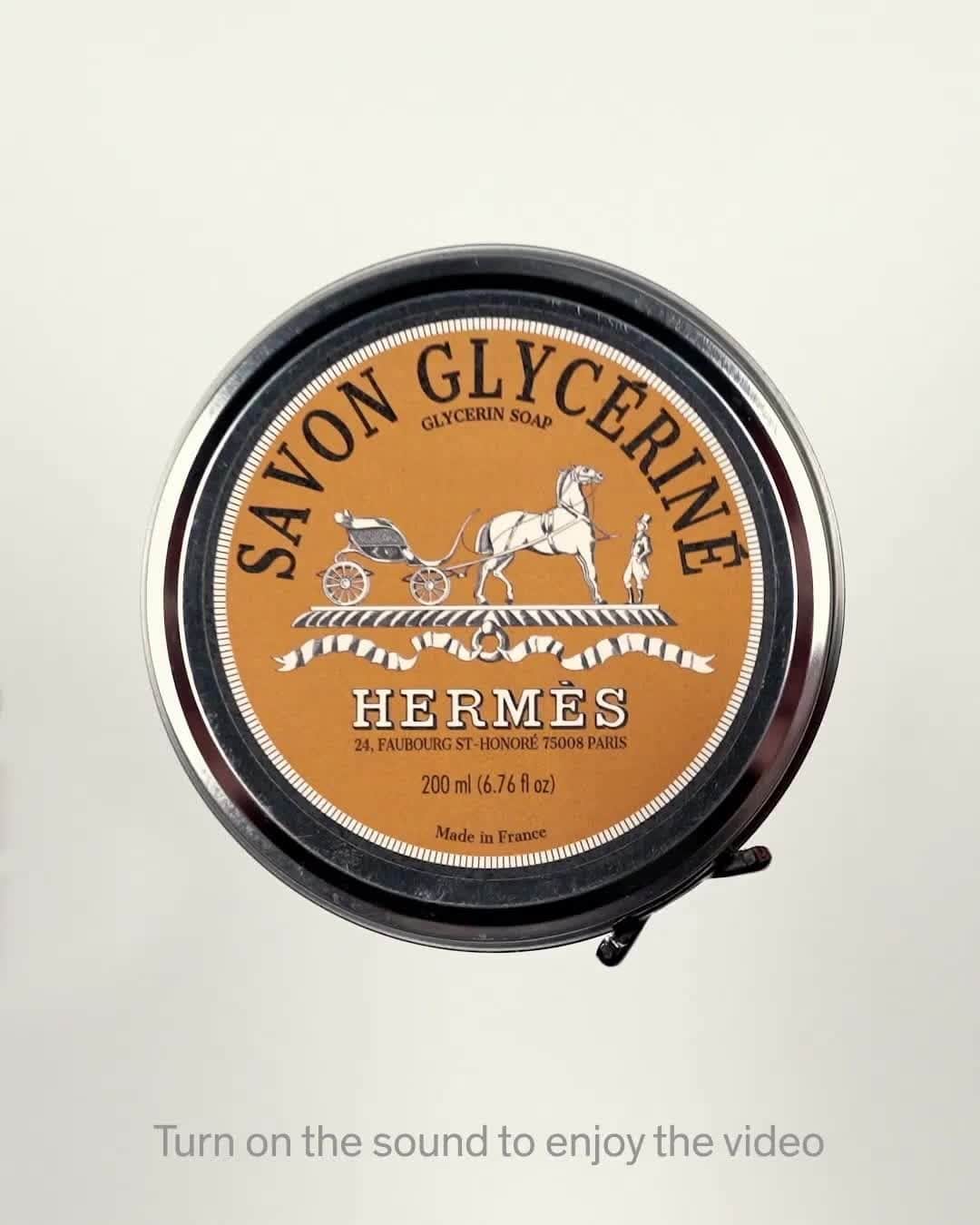 のインスタグラム：「Equestrian love notes.  #GiddyUpTheVolume #HorseSense #Saddlery  #GlycerinSoap  #Hermes #HermesInterludes  Video by @giovannisample & @guillaumedelaperriere」