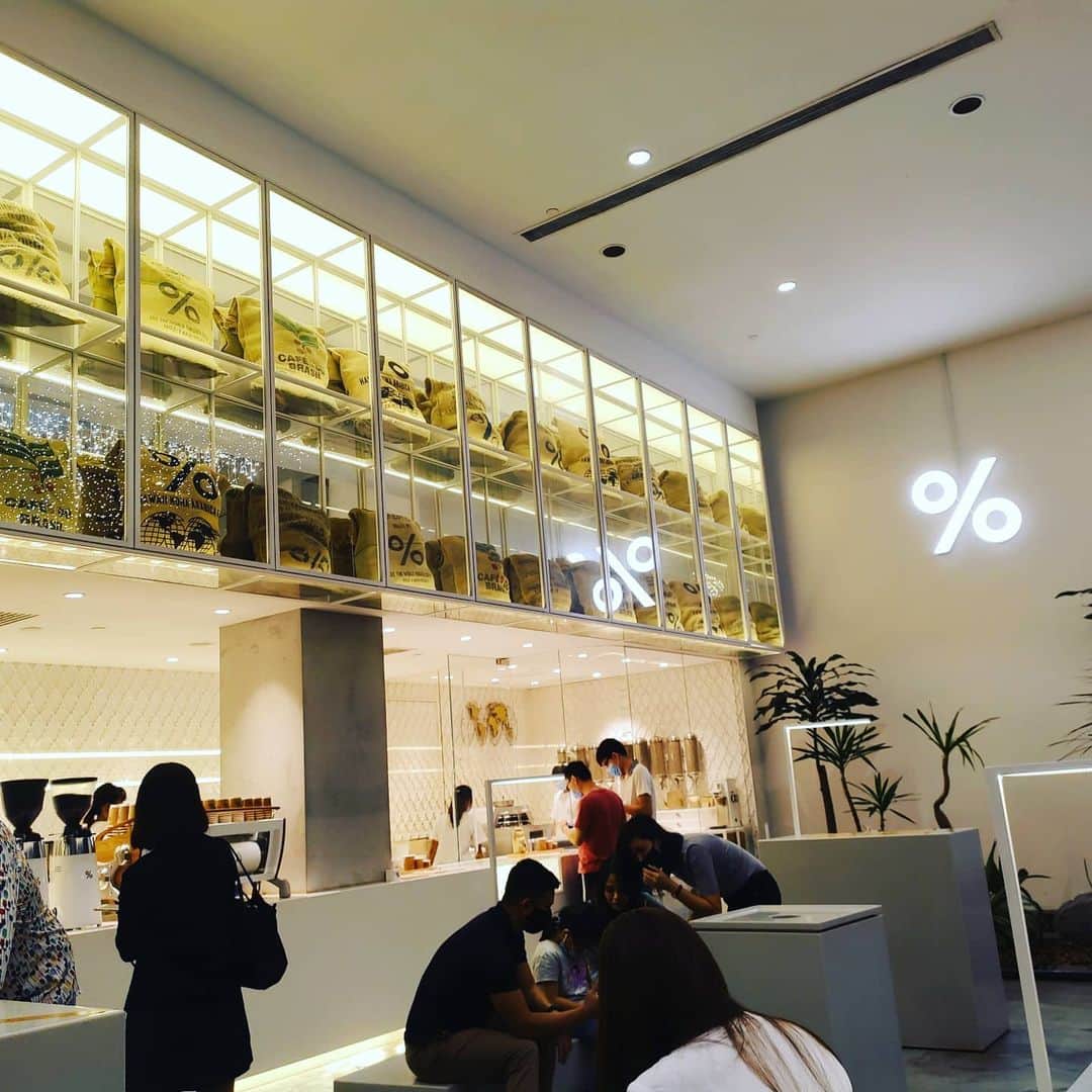 有坂翔太さんのインスタグラム写真 - (有坂翔太Instagram)「If you want to drink coffee in Singapore, this shop is my recommendation　 ここがオススメのcoffeeショップ。」12月3日 17時11分 - shotaarisaka
