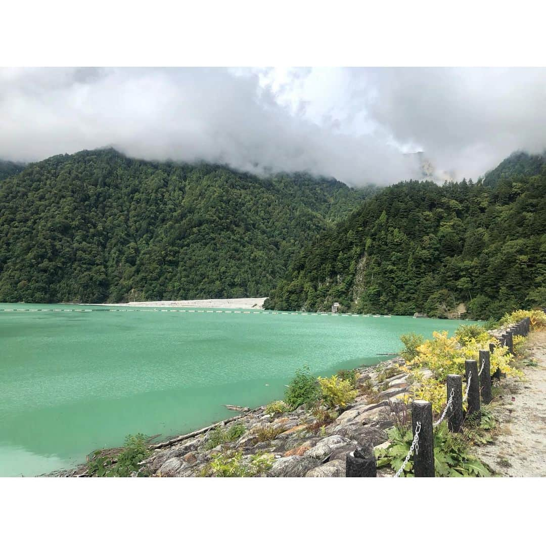 青山草太さんのインスタグラム写真 - (青山草太Instagram)「七倉山荘の七倉ダムカレー。 こちらは噴湯丘ではなく ダムの形をしたご飯。  味は勿論美味しいのだけど ダムを決壊させない為に 米とカレールーの配分を 考えながら食べるのが なんだか面白かった（笑）  美味しく頂きました。  #青山草太#sotaaoyama #日本#japan#長野#nagano #トレッキング#trekking  #アウトドア#outdoor  #七倉ダム#七倉山荘 #七倉ダムカレー #curry #美味しくいただきました」12月3日 17時18分 - sotaaoyama