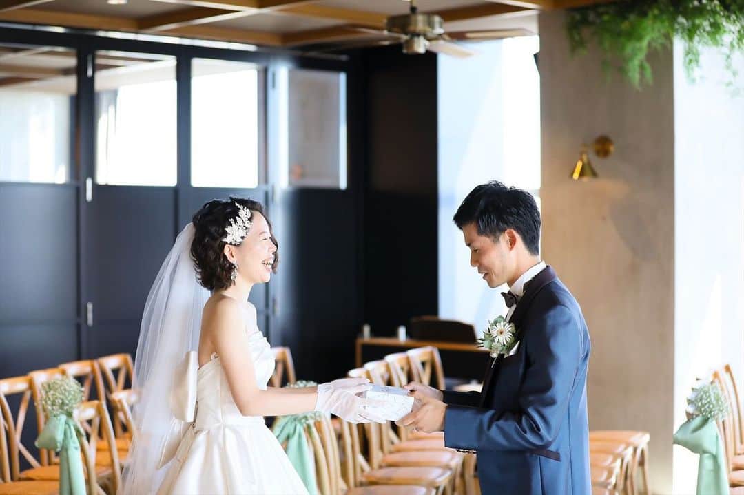 THE STYLE No.20 NEW YORK STYLE WEDDINGのインスタグラム：「.  Open when letters ♡  口コミサイトの料理部門5年連続No.1獲得 No.20で自分たちらしい結婚式が叶う . ↓詳しくはHPをチェック↓ https://www.styles.jp/wedding/20f/ . 週末＆平日ブライダルフェアを開催しております メッセージ or ダイレクトメールからでも予約可能 . ↓ TEL ↓ 086-234-7310 . ↓ MAIL ↓ info-thestyle@styles.jpn.com . #thestyle #wedding #bridal #party #weddingparty #weddingphoto #weddingdress#starwedding #instagood #instalike #love #style #instapic  #結婚式 #結婚 #岡山結婚式 #ウェディング #プレ花嫁 #花嫁#ファーストミート #テーブルコーディネート #結婚式準備 #日本中のプレ花嫁さんと繋がりたい #ウェディングドレス #ウェディングフォト #ウェディングレポ #令和婚 #令和」