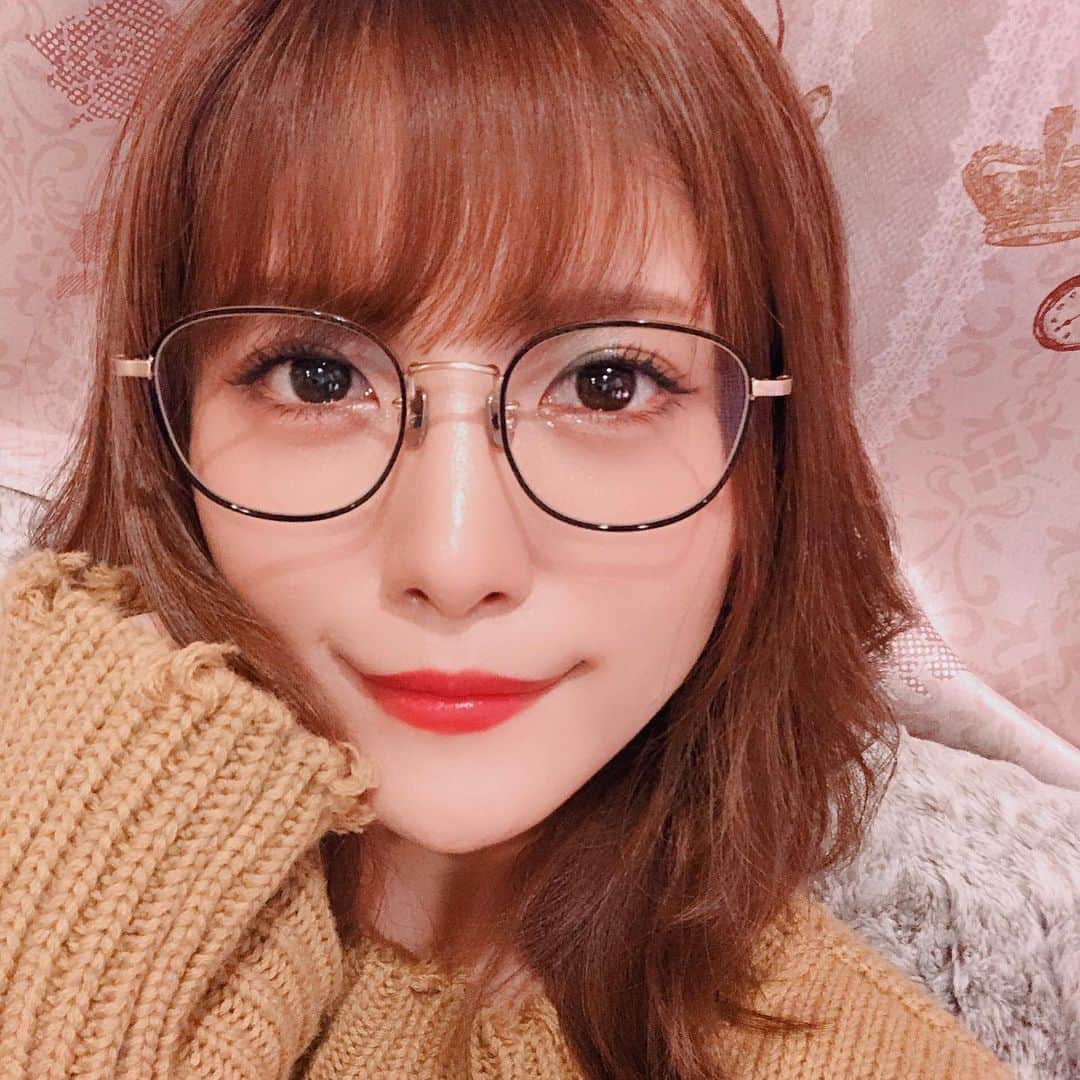 美沙玲奈のインスタグラム：「♥ #めがね #女子 好きですか？ 度ありだよ☻✾」