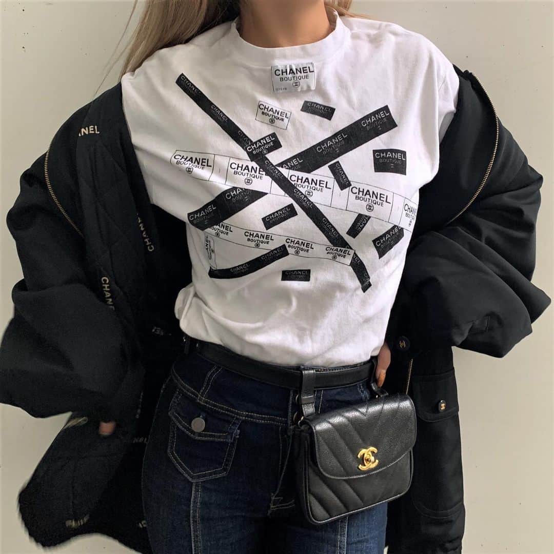 のインスタグラム：「Vintage Chanel Tag Cotton T-Shirt (No size description) & Vintage Chanel Chevron Bum Bag in the size #70🖤  Available online for purchase🏷 Search Code:  T-Shirt:AO31562 Bum Bag:AO16171  Free Shipping Worldwide 📩DM for more info and pricing  ➡️info@amorevintagetokyo.com   #vintagechanel #ChanelCollection #chanel #chanelcoat #wintercoat」