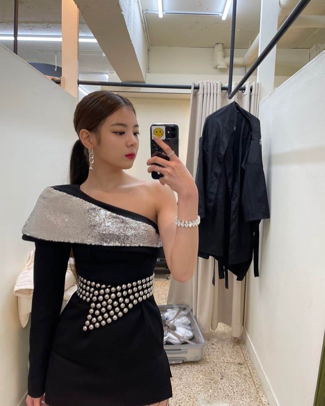 ITZYさんのインスタグラム写真 - (ITZYInstagram)「#AAA」12月3日 17時31分 - itzy.all.in.us
