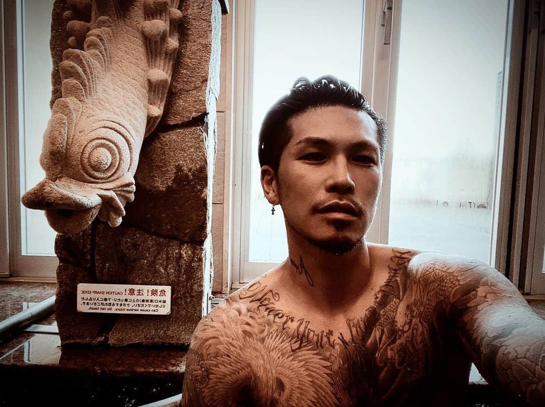 DJ ACEのインスタグラム：「♨️﻿ One of the proud cultures of the japanese﻿🇯🇵 ﻿ #hotsprings ﻿ #温泉もサウナも好き﻿ ﻿ ﻿ ﻿ #まぁ大体入れないけど🤣」