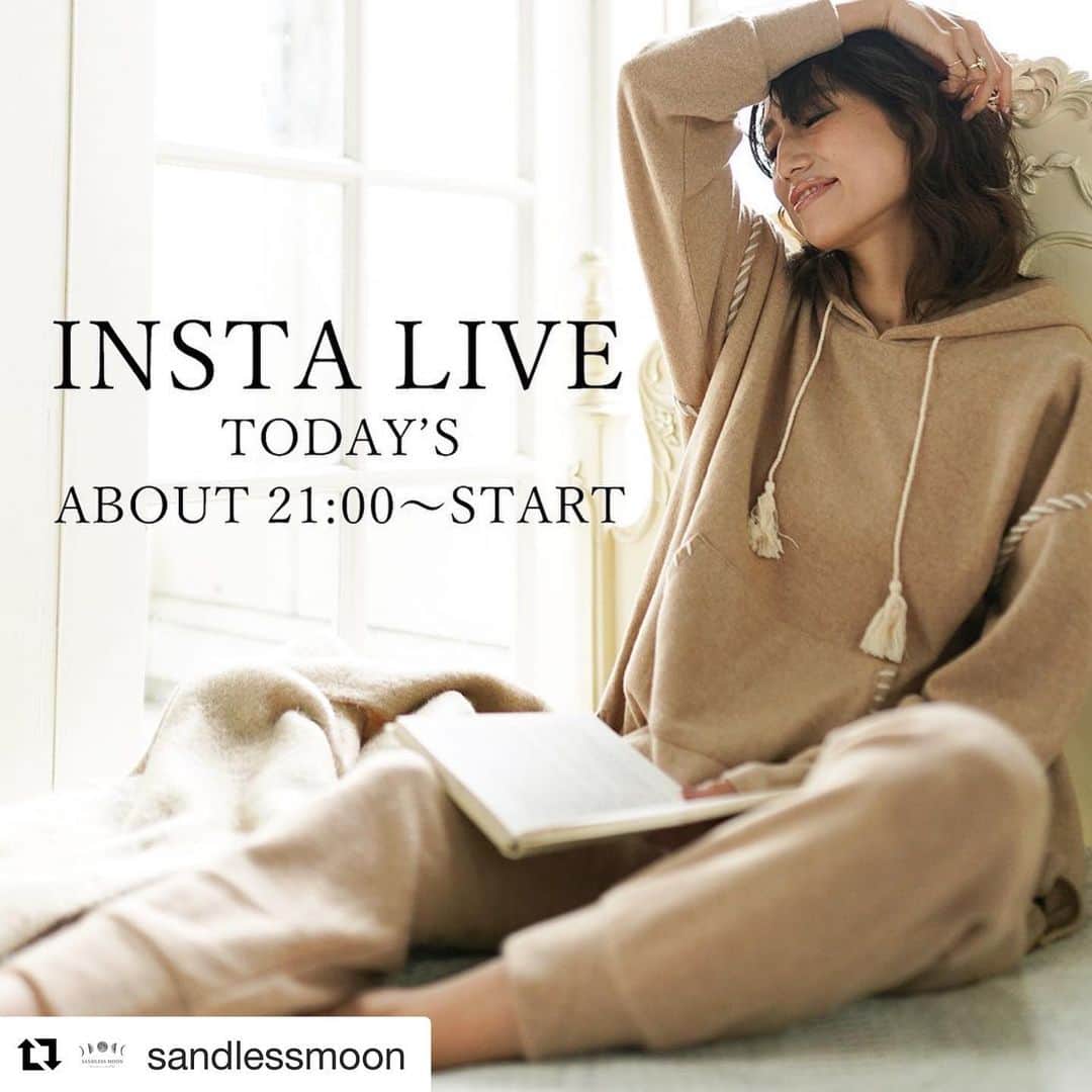 eiko kagamiのインスタグラム：「. 本日もおじゃまします🙇‍♀️❣️ またわちゃわちゃの予感🤣 今夜も楽しくお伝えしたいと思いますので宜しくお願い致します🥰 #Repost @sandlessmoon with @get_repost ・・・ 🌟🌟🌟INSTA LIVE配信🌟🌟🌟 本日21:00頃〜 新作9itemご紹介  ✔︎身長153cm 天の声🎤 ✔︎身長160cm @mayu_1226_  ✔︎身長168cm @eikooo7   是非、インスタLIVEご参加ください😍✊✨✨✨✨  ▼check in store▼ @sandlessmoon  #shopofthemonth  #sandlessmoon #2020aw」