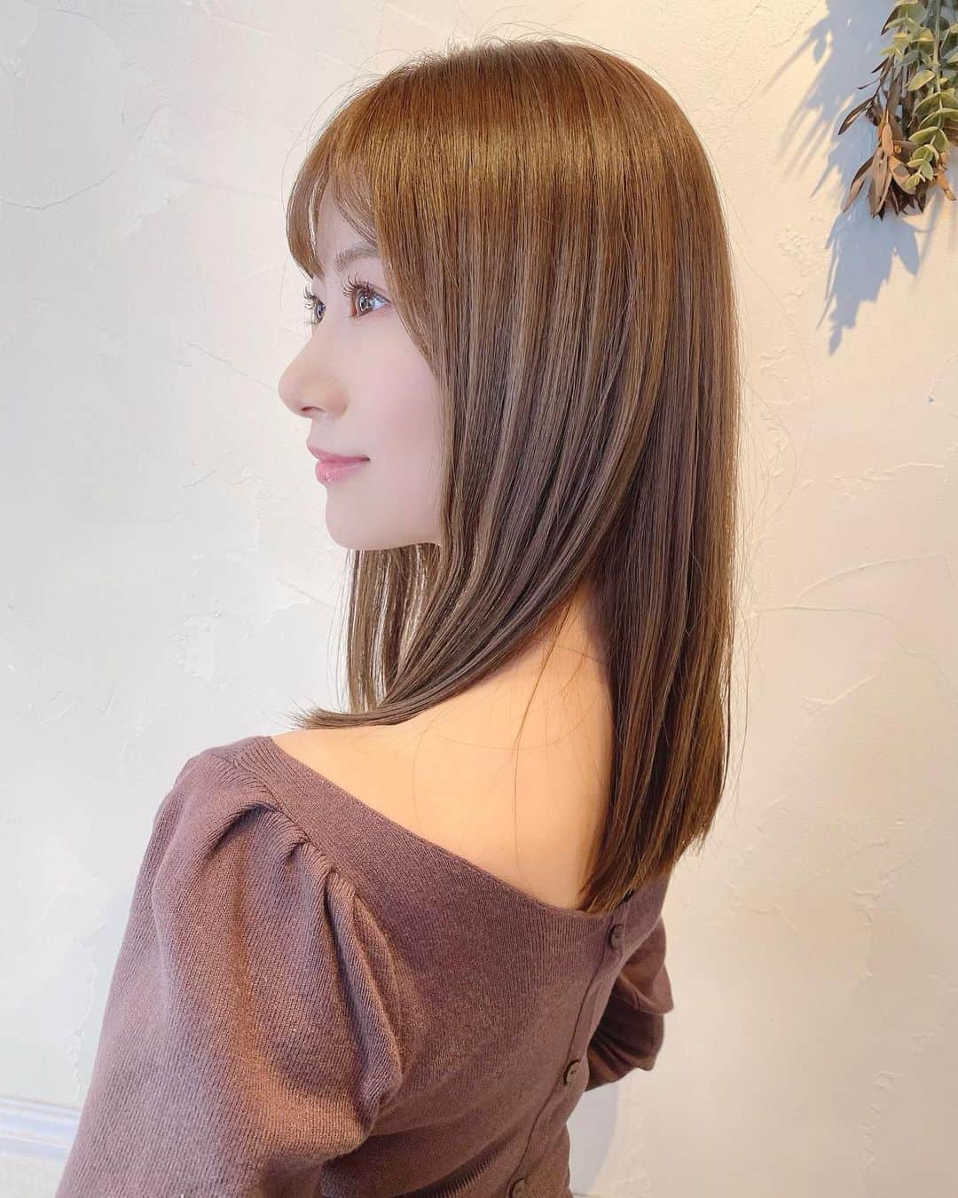 後藤理沙子のインスタグラム：「#リトルリンネ でカットカラートリートメントしていただきました🐰髪質改善トリートメントびっくりするくらい髪の毛サラサラツルツルになった😳髪色はベージュブラウン🤎担当は石井さんです！ありがとうございました💫 * https://beauty.hotpepper.jp/slnH000353753/ * #イルミナカラー #ベージュブラウン #髪質改善トリートメント  #hair #hairstyle  #栄 #栄美容院  #久屋大通 #nagoya #nagolic  #リトルリンネ  #リトルヘアサロン #littlelinne #美活 #beauty」