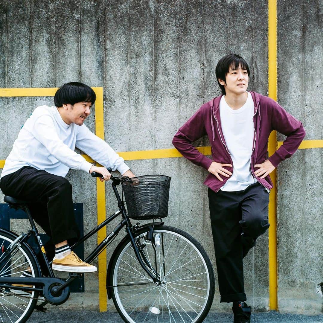 中山祐一朗さんのインスタグラム写真 - (中山祐一朗Instagram)「本日ついに僕が17年ぶりに演出する「ともだちが来た」が初日をむかえます。 Aチーム 私　坂本慶介 友　本多力  何卒よろしくお願いします！ 今日と明日は両方とも初日ではございますが、配信も行います。 アフタトークも長塚圭史プロデューサー、吉田和睦ヨーロッパ企画プロデューサー、中山祐一朗演出家でお送りしますので、楽しんでいただけたらと思っております。  #阿佐ヶ谷スパイダース #本多劇場グループ #小劇場b1  #初日 #演劇 #パンフレットやロングＴシャツなど物販を購入した方には中山祐一朗の「稽古場日記」をプレゼントします #稽古場日記 #中山祐一朗 #演出家」12月3日 17時48分 - yuurou99