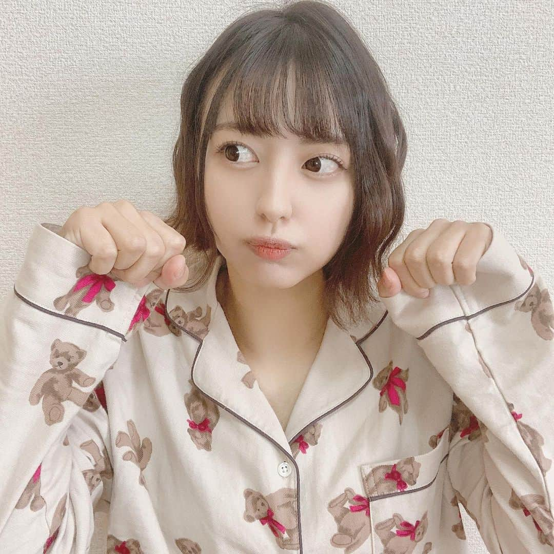 河合くるみさんのインスタグラム写真 - (河合くるみInstagram)「・ ・ くまのパジャマ🧸💓 やっとゲットできた〜！ ・ ネイビーも可愛くて迷った💙🤎❤️ ・ ・ #パジャマ #ルームウェア #ルームウェア女子 #くま  #くまさん #クマ #部屋着 #部屋着コーデ #部屋着女子 #ステイホーム #ヘアアレンジ #ボブ #ボブヘアアレンジ #followme #roomwear #bear #gu #stayhome #code #hairstyle #beigecode #fashion」12月3日 17時54分 - 6v6_krm