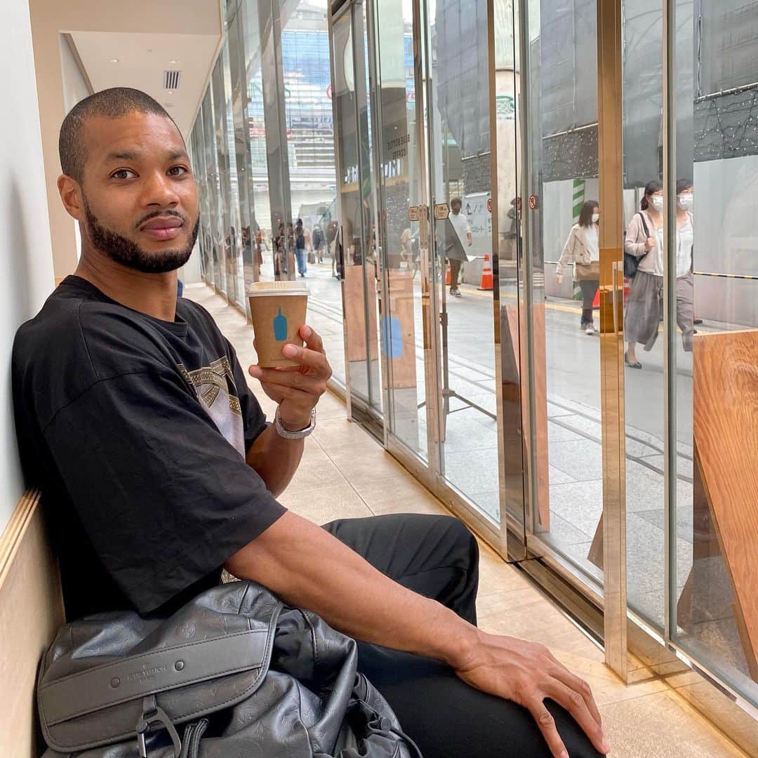 カルフィン・ヨン・ア・ピンのインスタグラム：「Arguably the best coffee in Yokohama is the Gibraltar of @bluebottlejapan」