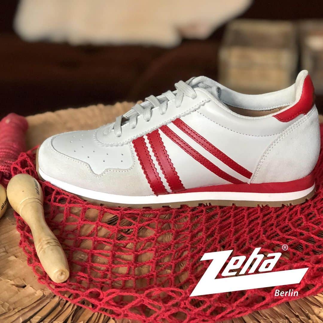 のインスタグラム：「The Streetwear Marathon Collection Check Online!  A special feature of the #ZEHA #Marathon, a track and field running shoe from the #1980's, is the precision construction of the outsole, composed of a intermediate layer of light EVA-material sewn together with a leather innensole inside the calf's leather inner lining. This composition improves stability, facilitating runnability. The top edge of the shoe is upholstered like in the Olympia's, protecting the Achilles tendon. The perforation of the outer leather of the vamp enhances air circulation around the foot. Handmade in Portugal. #zehaberlin #zeha #sneakers #heritage #onlineshopping #bleibtgesund #stayhome #vintagesportswear #club  #vintagesport #sport #berlin #pictureoftheday #oldgermanbrand #berlinstyle #shoes #scarpe #calzature #zehasocken kers #sneakeraddict #sneakerness #blackandwhite #versandkostenfrei #stayhome #newretro」