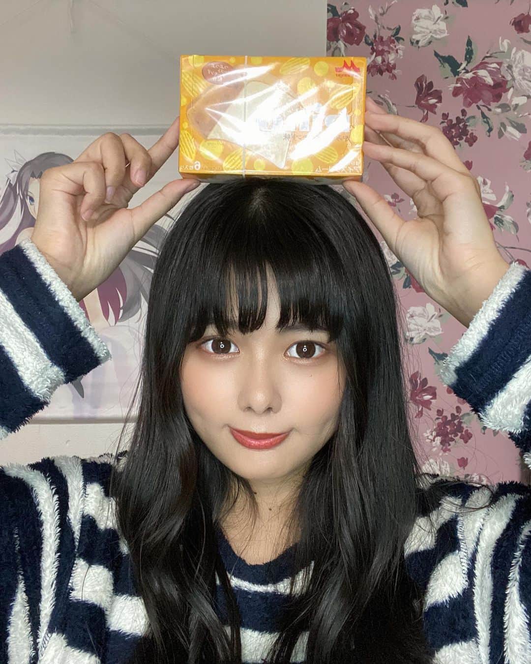 蒼山みことのインスタグラム：「pinoのやみつきアーモンド味🥰  冬でとっても寒くてもアイス好きはアイスを食べてしまうものです🥶🍦🍨  #newpost #photo #photography #アイス #アイス部 #pino #撮影 #撮影モデル #ポートレート #無加工 #ミスid #ミスid2021 #タレント #グラビア #インスタグラビア #グラビアアイドル #いいね #いいね返し #いいね返しは絶対 #lfl #l4l #likeforlikes #like4likes #instaphoto #instagood #follow #followme」