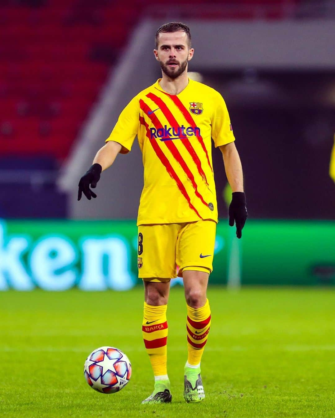 FCバルセロナさんのインスタグラム写真 - (FCバルセロナInstagram)「⭐️ Superb match for @miralem_pjanic! Led all players with:  ☑️ 12 recoveries  ☑️ 126/134 passing (94%) ☑️ 143 touches」12月3日 18時14分 - fcbarcelona