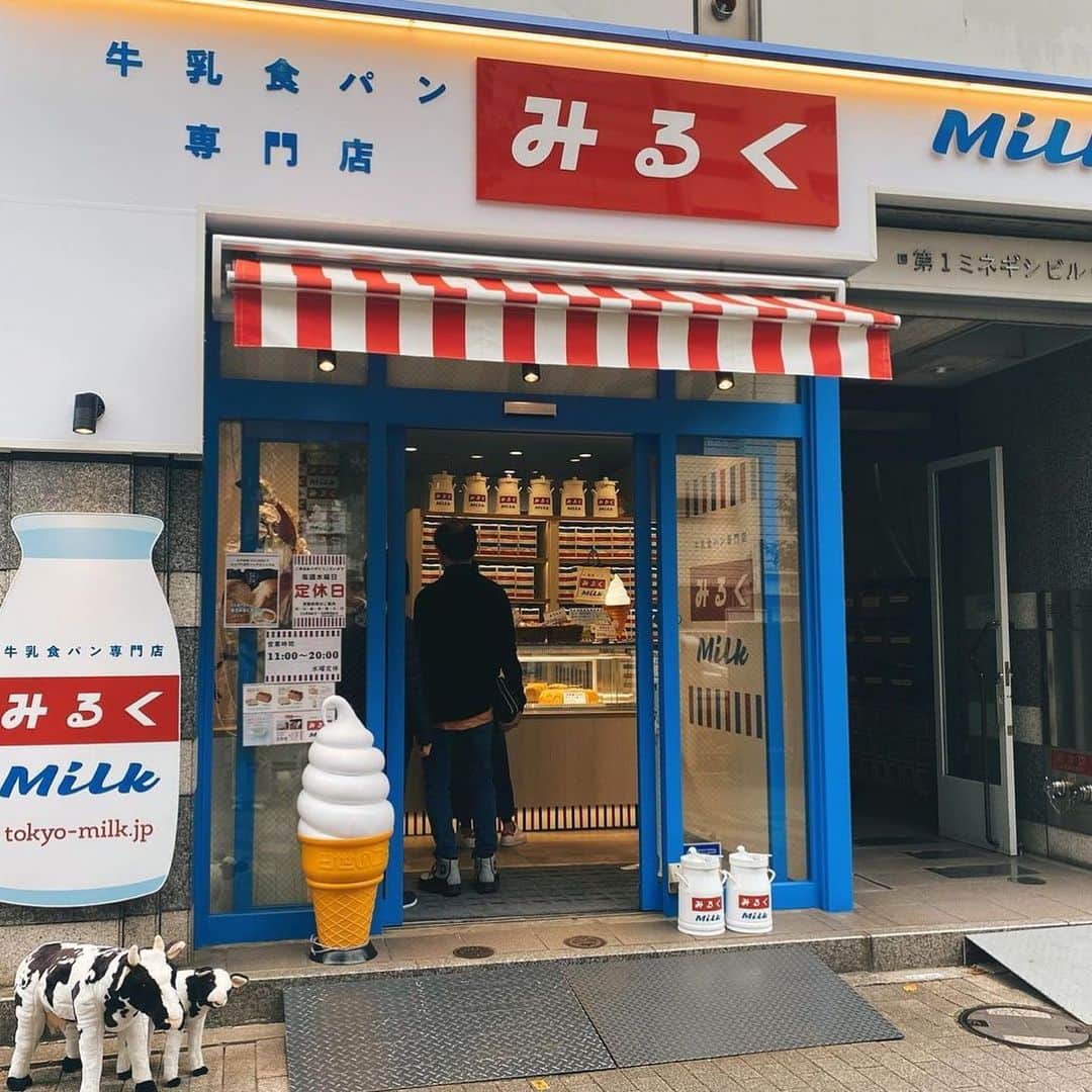 MOVE / ムーブさんのインスタグラム写真 - (MOVE / ムーブInstagram)「﻿ ❁﻿ ┈┈┈┈┈┈┈┈┈┈┈┈┈┈┈﻿ ﻿ 📍牛乳食パン専門店 みるく 渋谷店﻿ 東京都渋谷区渋谷3-16-3﻿ ﻿ 10月30日にオープンしたばかりの﻿ 牛乳食パン専門店 みるく🍼﻿ ﻿ その名の通り、牛乳をたっぷり使った食パンが﻿ 名物のお店です。﻿ しかし、食パンだけじゃなく、ミルクソフトクリームも﻿ 絶品だと今話題なんです♡﻿ ﻿ シンプルな東京みるくソフトに加えて、﻿ みるくソフトプリンというプリンの上にソフトクリームが﻿ 乗ったメニューまで！♡﻿ ﻿ テンポも可愛いのでぜひ行ってみてくださいね🎶﻿ ﻿ Photo by﻿ ‪‪❤︎‬ @mogumogu044 ﻿ ミルクマガジンではみなさんからのお写真を募集しています♡﻿ 画像に@milk_magazine_をタグ付けして投稿してね♡﻿ ﻿ ┈┈┈┈┈┈┈┈┈┈┈┈┈┈┈﻿ ﻿ #牛乳食パン専門店みるく #みるく #みるくソフトプリン #東京みるくソフト #ミルクソフトクリーム #ミルクソフト #牛乳 #食パン #食パン専門店 #パン屋 #東京パン屋 #渋谷 #渋谷パン屋 #渋谷カフェ #渋谷スイーツ #渋谷グルメ #おしゃれカフェ #おしゃカフェ #アイスクリーム #ソフトクリーム」12月3日 18時14分 - milkmag_official