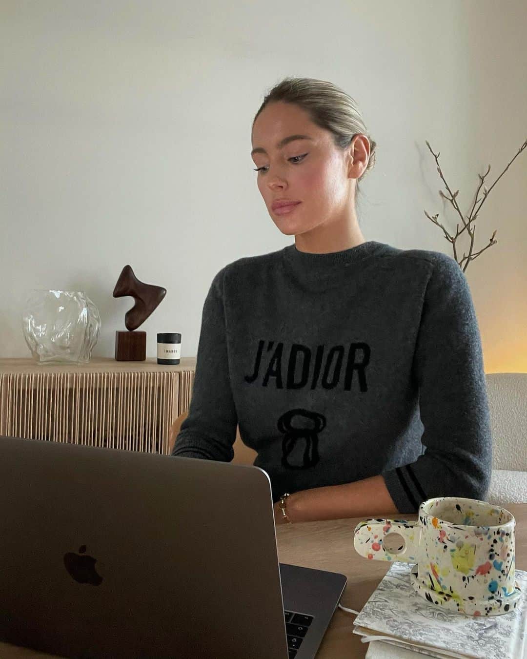 Mathilde Goehlerのインスタグラム：「Morning rituals 🖤」