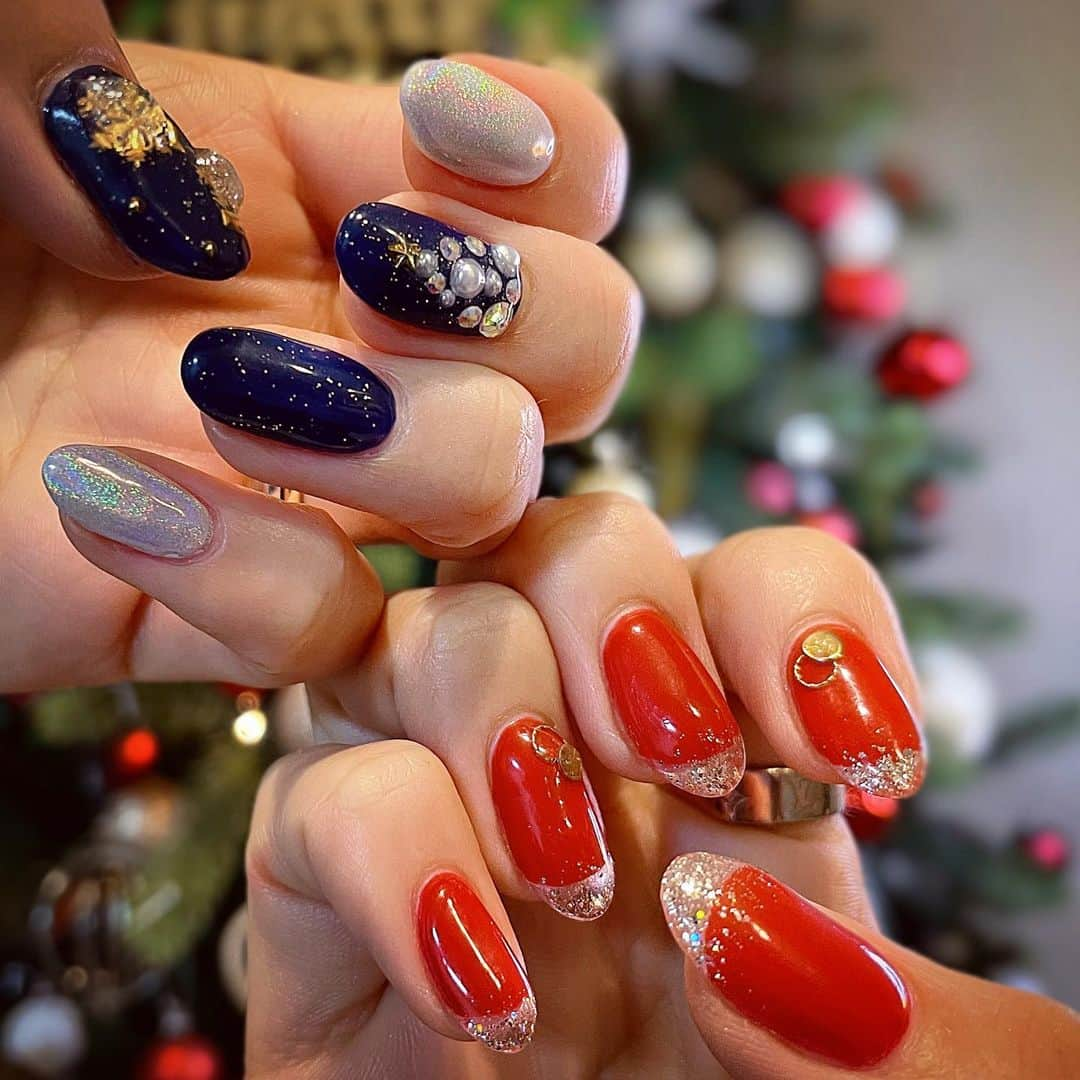 にゃんたまハウスさんのインスタグラム写真 - (にゃんたまハウスInstagram)「クリスマスネイル💅🎄 #クリアフレンチ #クリスマスネイル #赤ネイル #ユニコーンネイル #ぷっくりネイル #オーナメント #クリスマスツリー」12月3日 18時22分 - tamaki0916