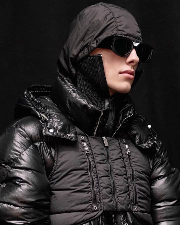 エルエヌシーシーのインスタグラム：「1017 ALYX 9SM injects its own take into Moncler’s principles of luxury, fusing the identities of both brands for 6 Moncler 1017 ALYX 9SM. The latest Moncler Genius collaboration is now live. @moncler @alyxstudio #6moncler1017alyx9sm」