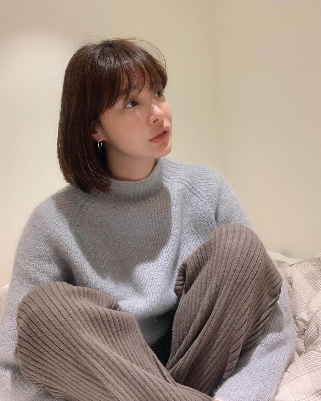 nanaさんのインスタグラム写真 - (nanaInstagram)「손 펴봐(리모콘)」12月3日 18時26分 - luv__ribbon