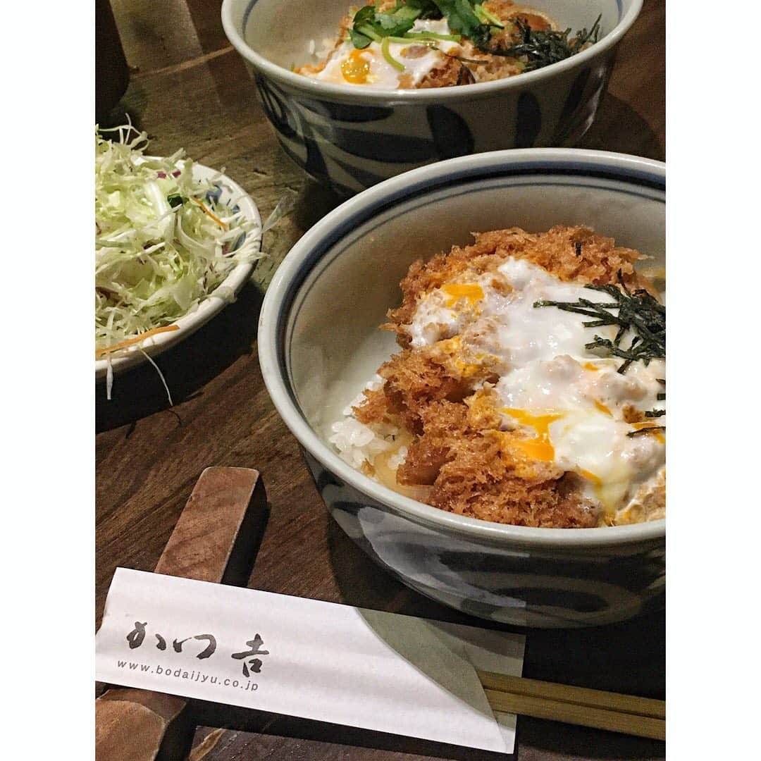 新井乃亜さんのインスタグラム写真 - (新井乃亜Instagram)「🍚 #かつ吉 🐷 最近、胃袋が丼を求めている🙂 亜美ちゃん、今度から丼巡りしよ🙂  #かつ吉渋谷店 #渋谷グルメ #渋谷ランチ #渋谷カフェ #カツ丼部  #東京グルメ #東京カフェ #東京ランチ #かつ丼 #カツ丼  #시부야맛집 #시부야카페 #도쿄맛집 #도쿄카페 #가츠동 #가츠동맛집」12月3日 18時44分 - noa__arai